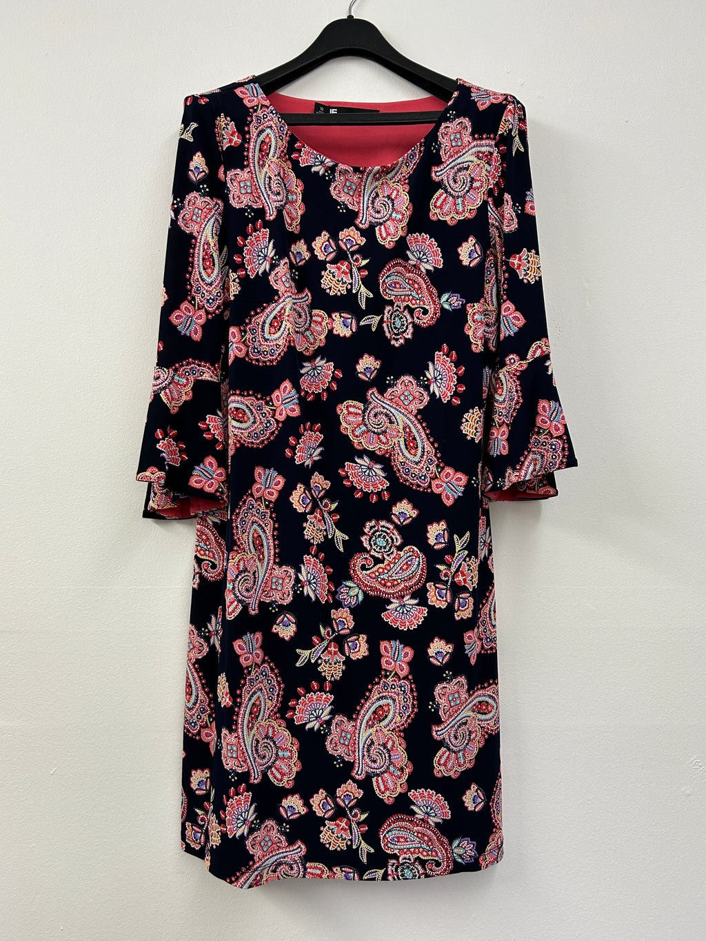 Robe droite à manches évasées – Motif cachemire texturé Leslie Fay