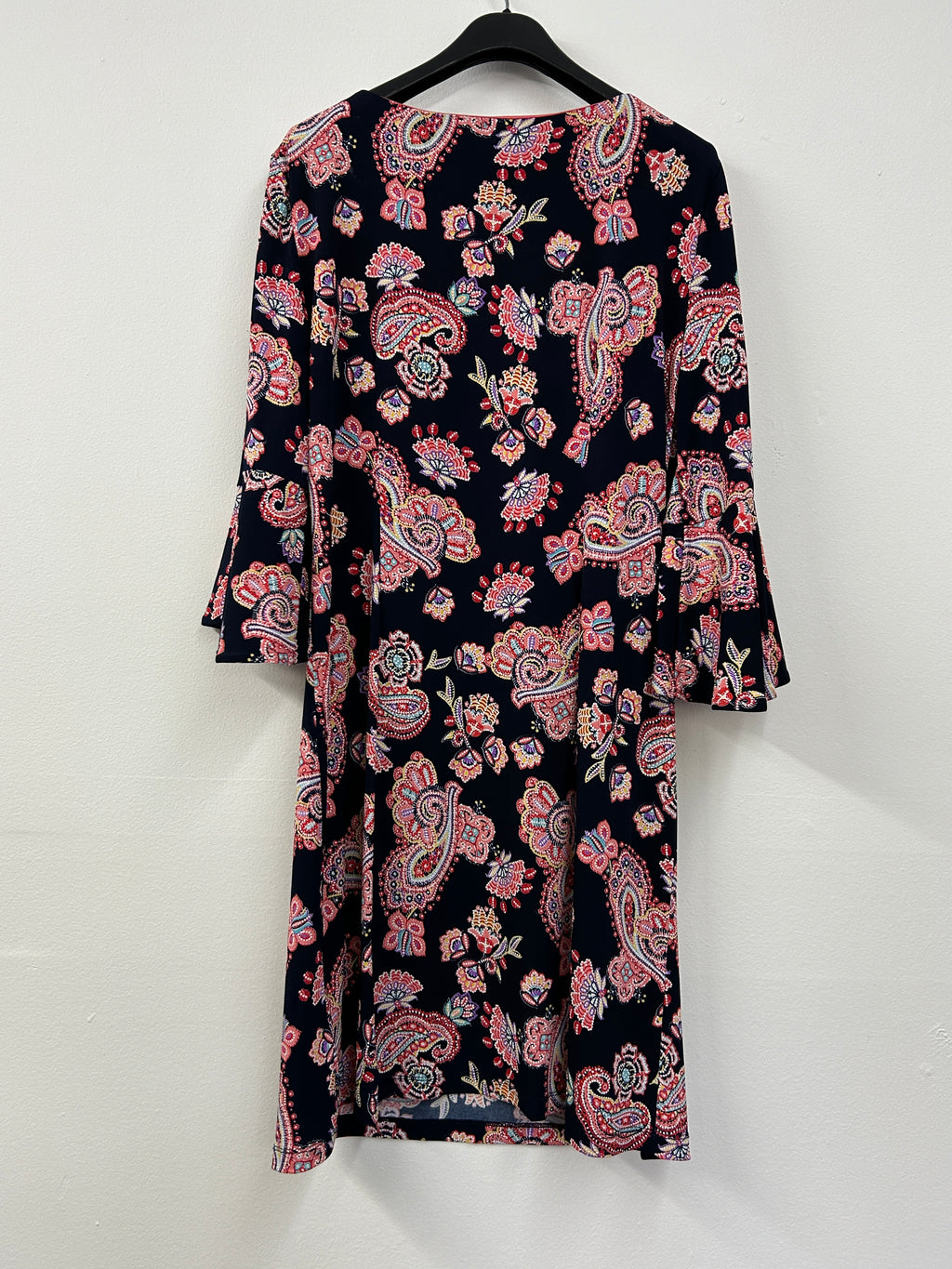 Robe droite à manches évasées – Motif cachemire texturé Leslie Fay