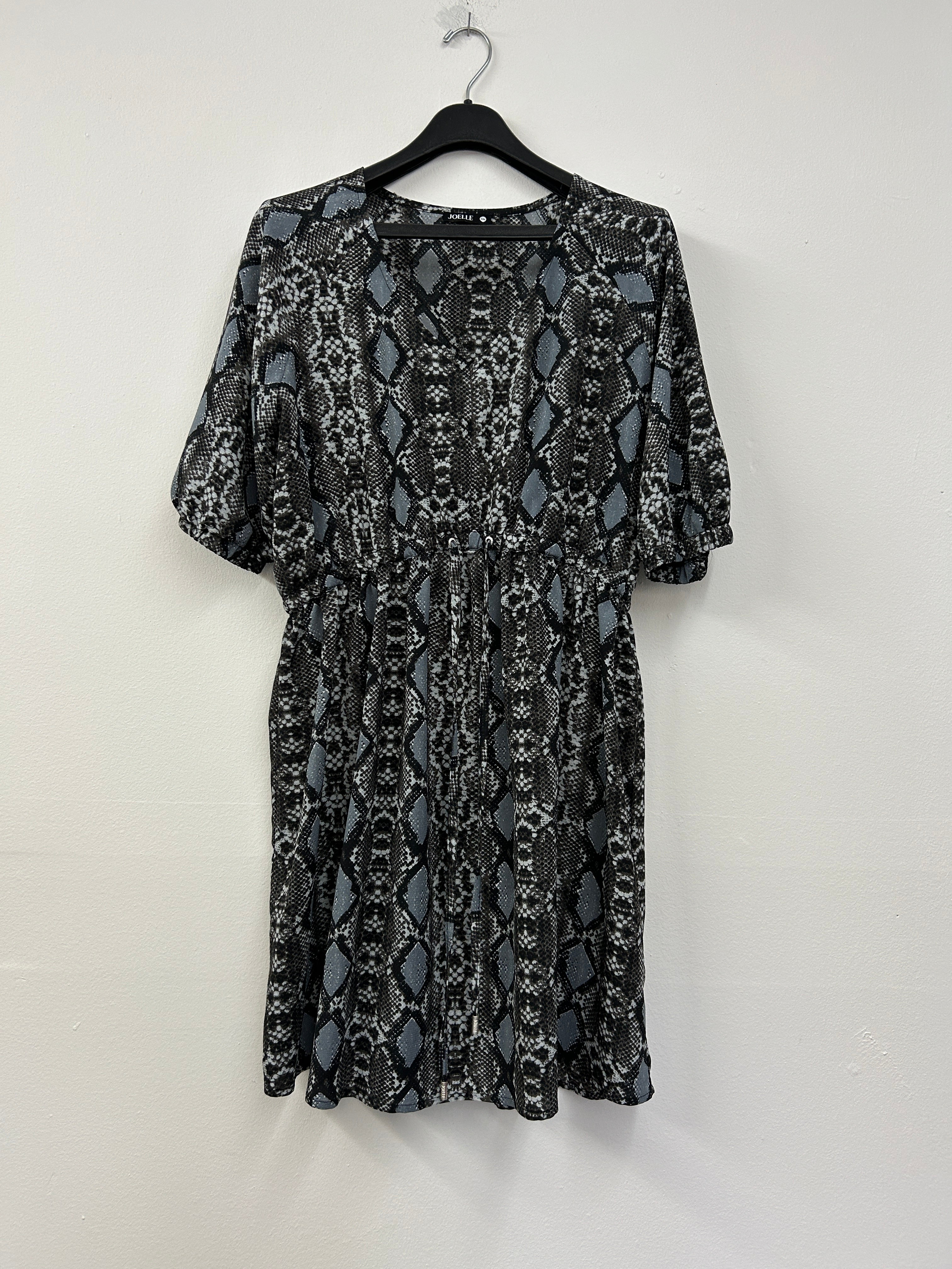 Robe courte imprimé serpent – Joelle