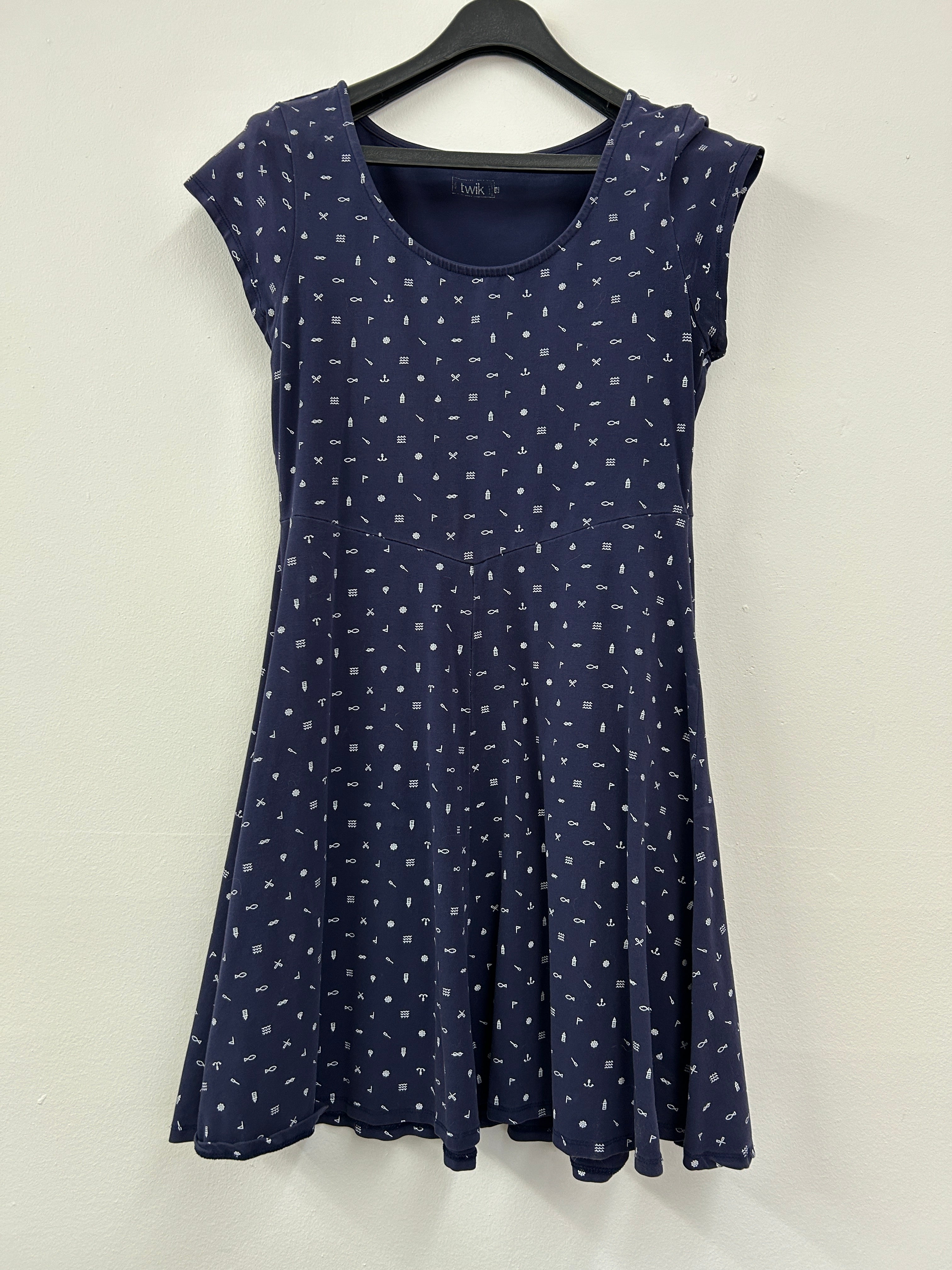 Robe patineuse à imprimé minimaliste – Twik