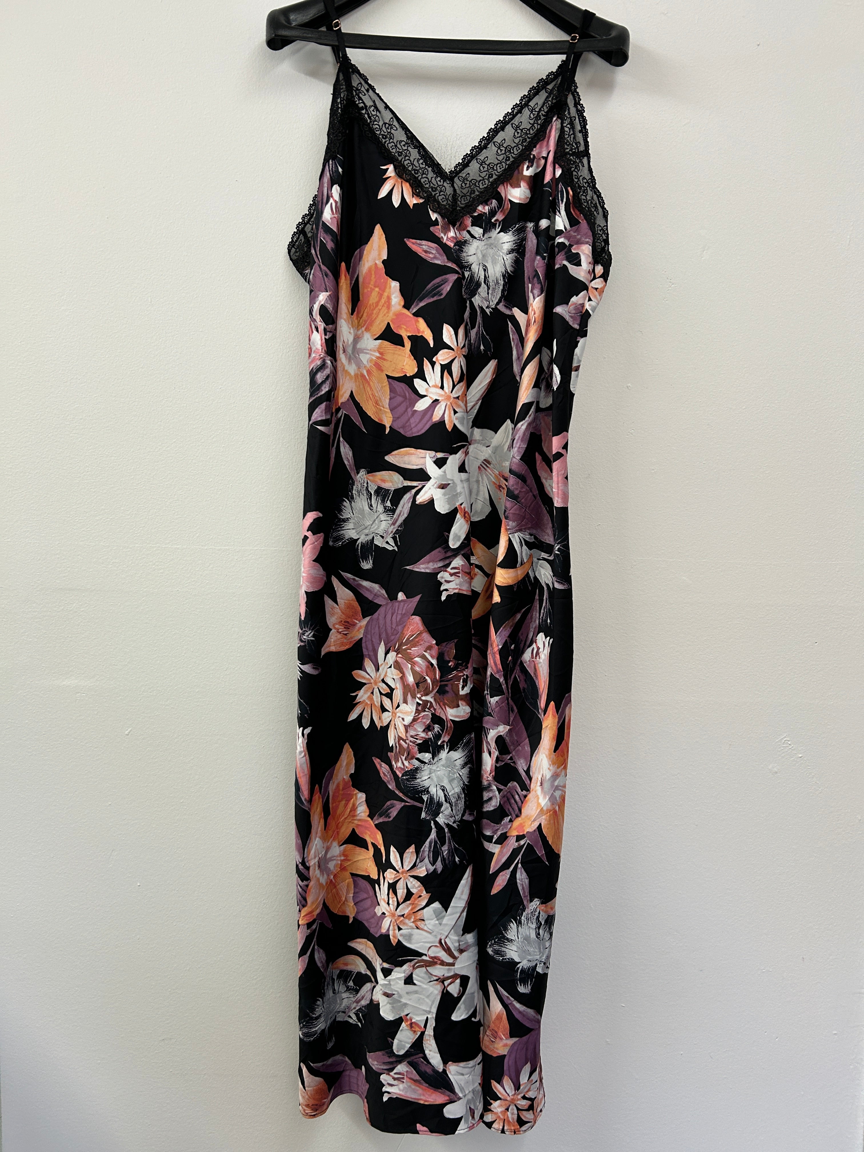 Robe nuisette florale à dentelle – Linea Donatella