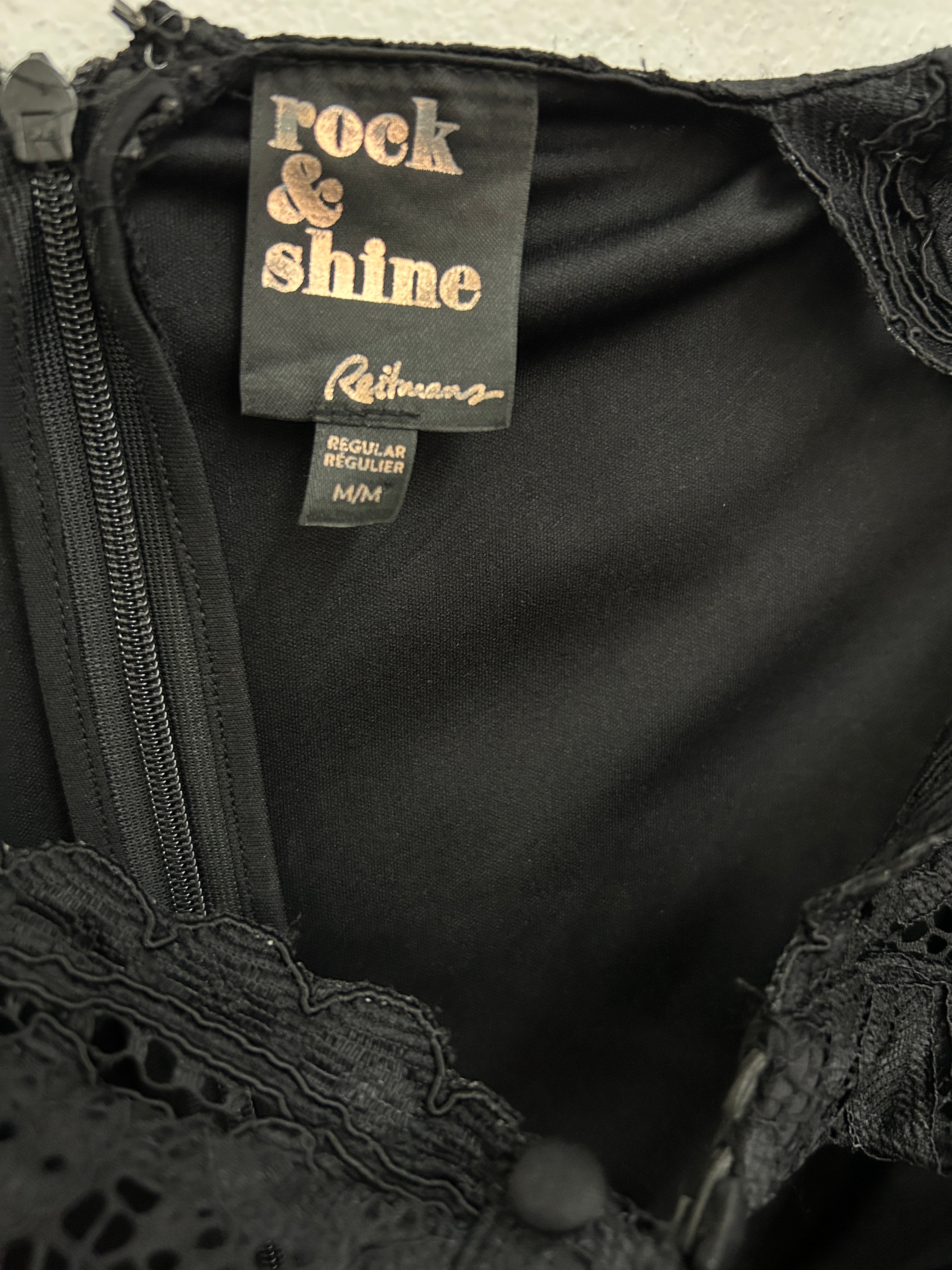 Robe en dentelle noire à col montant – Rock & Shine