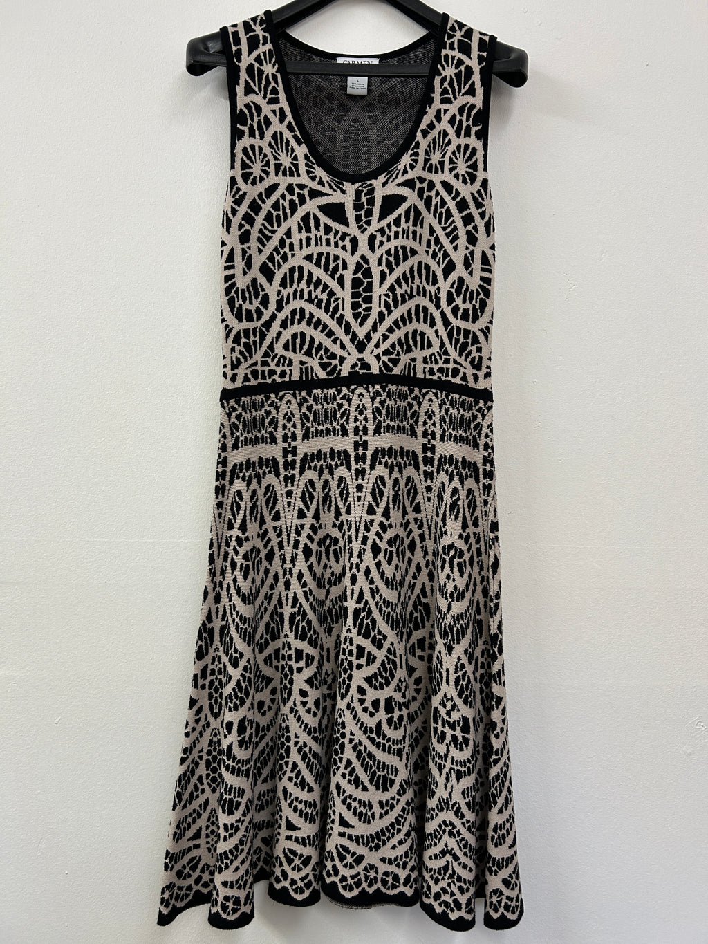 Robe sans manches à motifs géométriques – Carmen