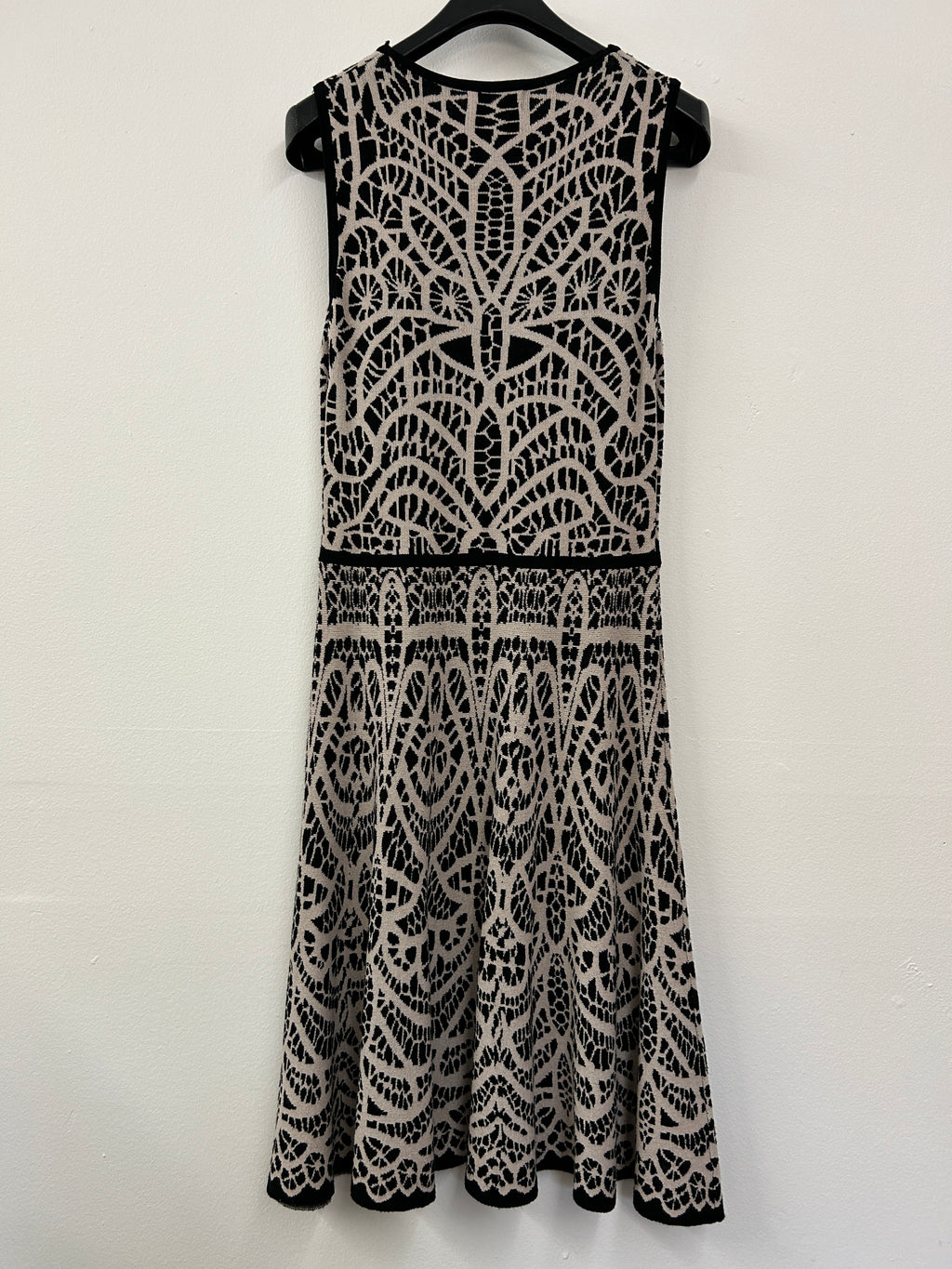 Robe sans manches à motifs géométriques – Carmen