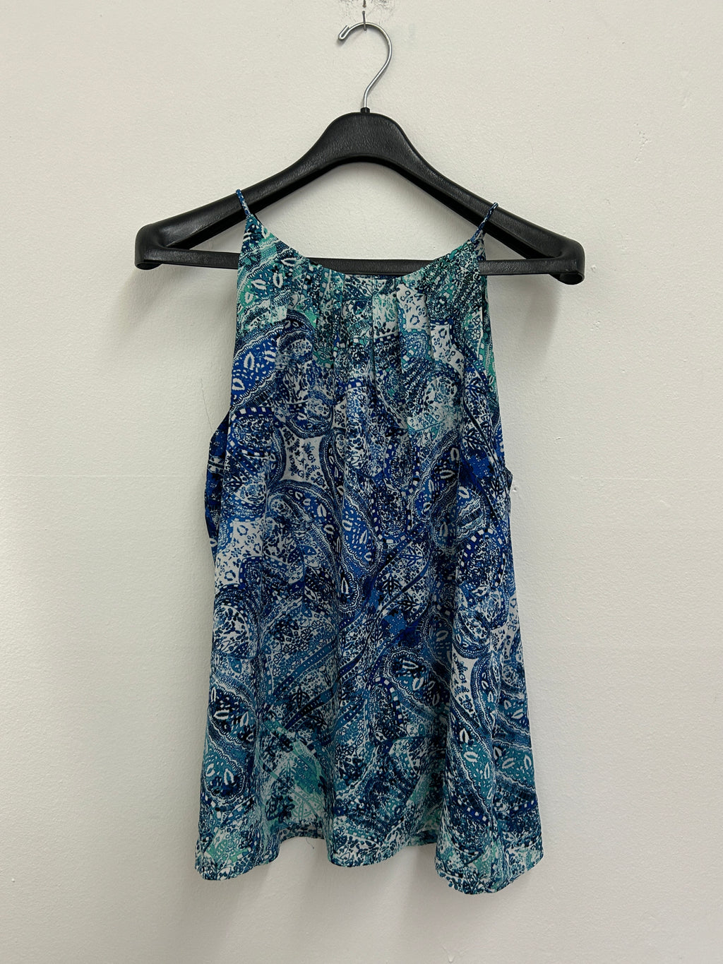 Camisole à motifs paisley bleu – Violet + Claire