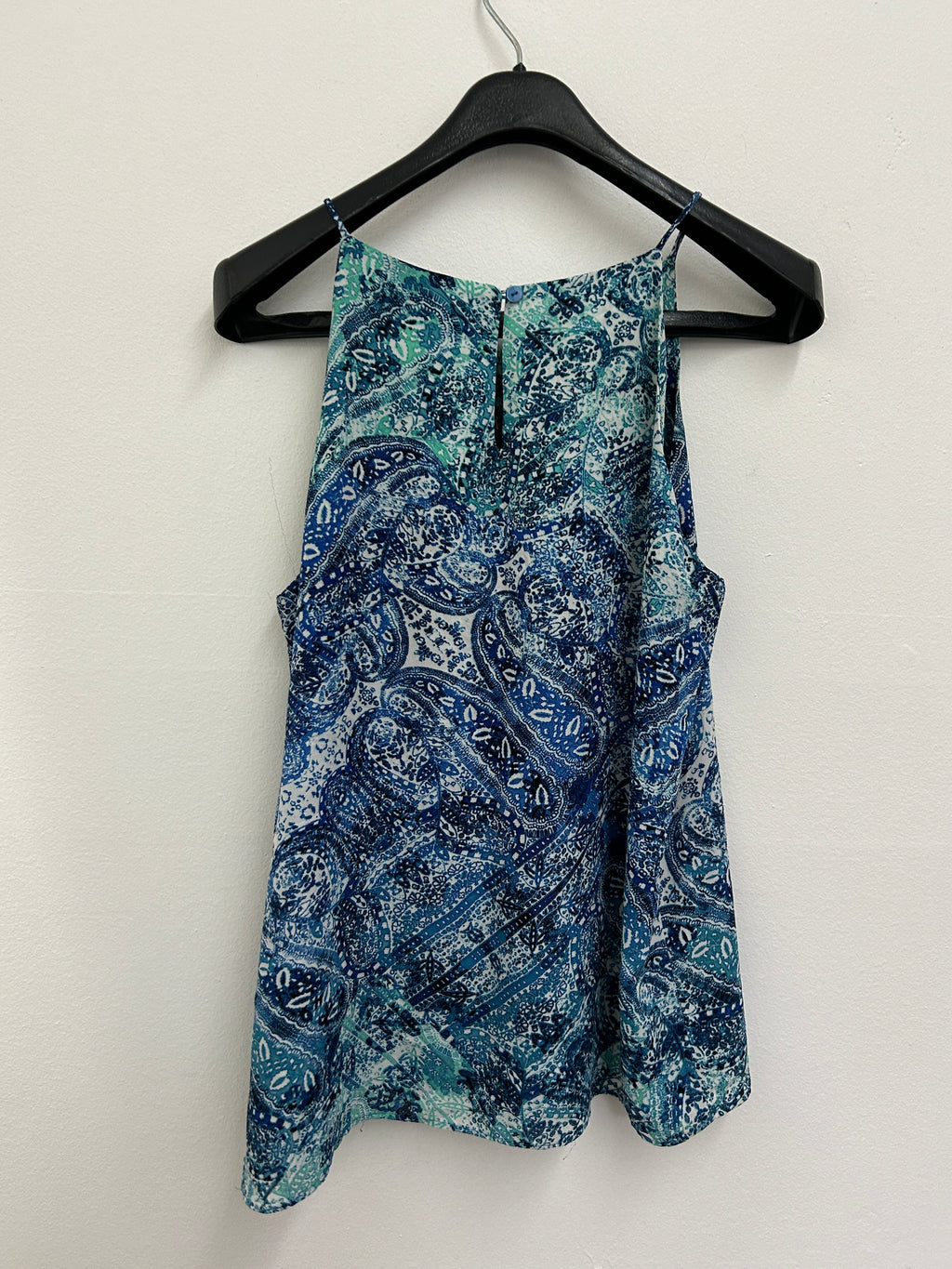 Camisole à motifs paisley bleu – Violet + Claire