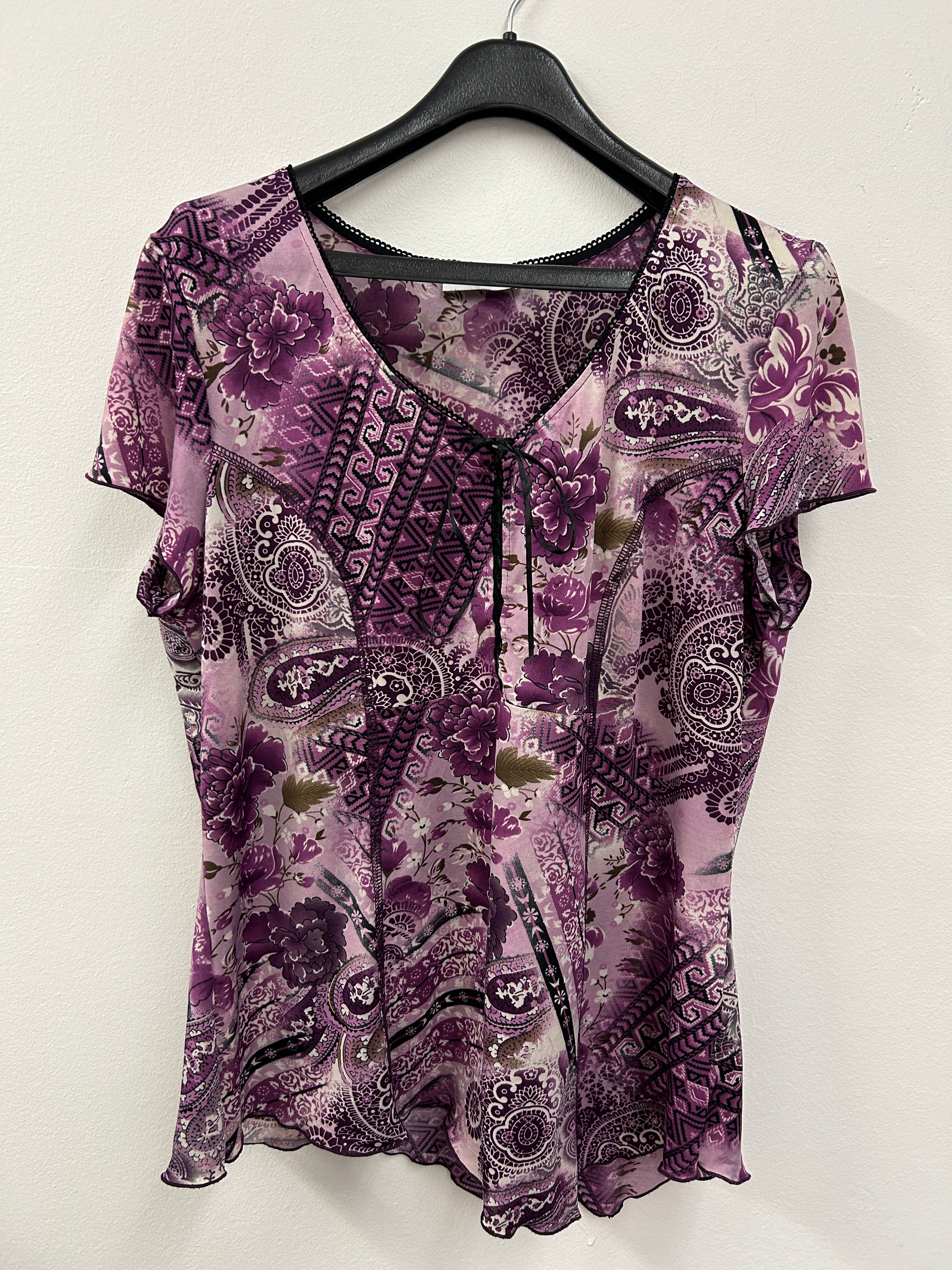 Haut à motifs floraux violets – Marie Claire