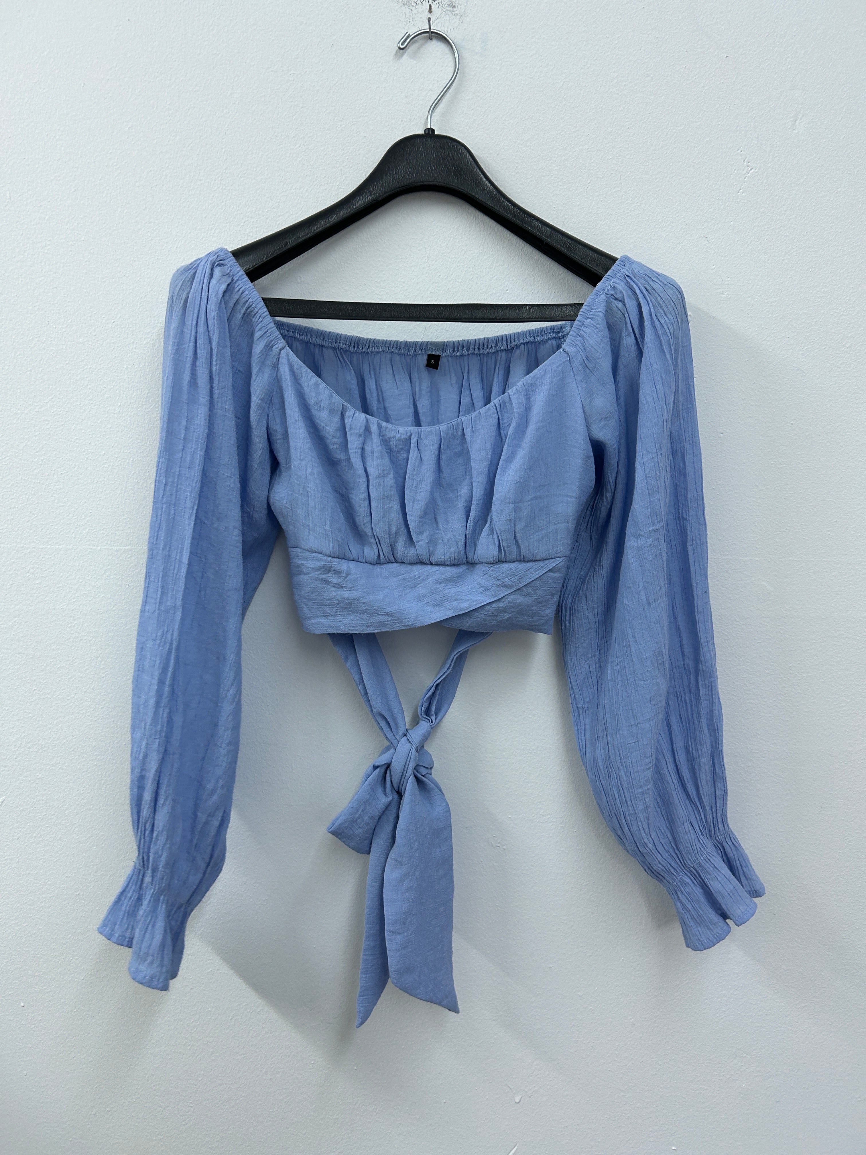 Haut noué à manches longues bouffantes
