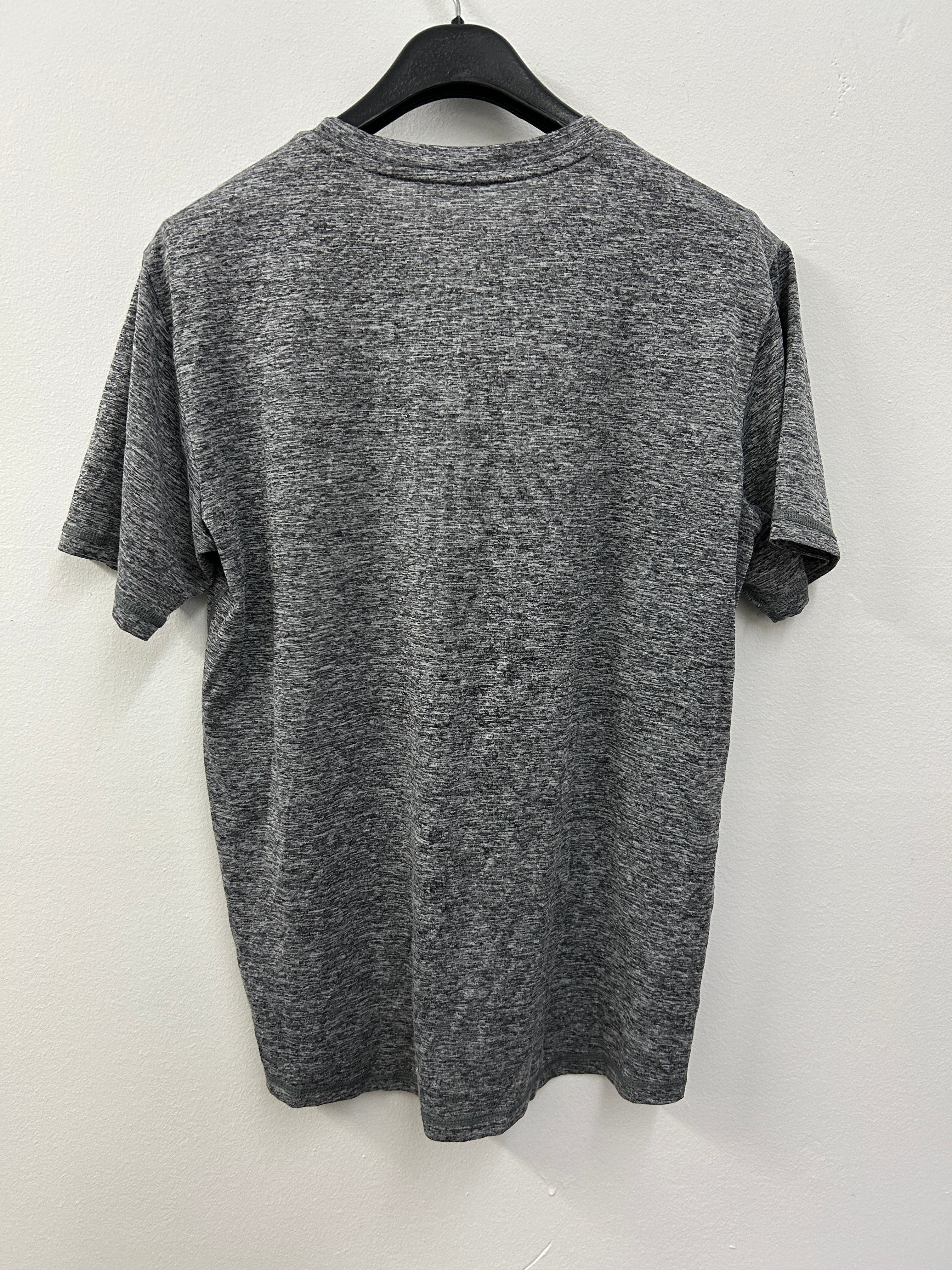 t-shirt-sport-gris-chine-puma