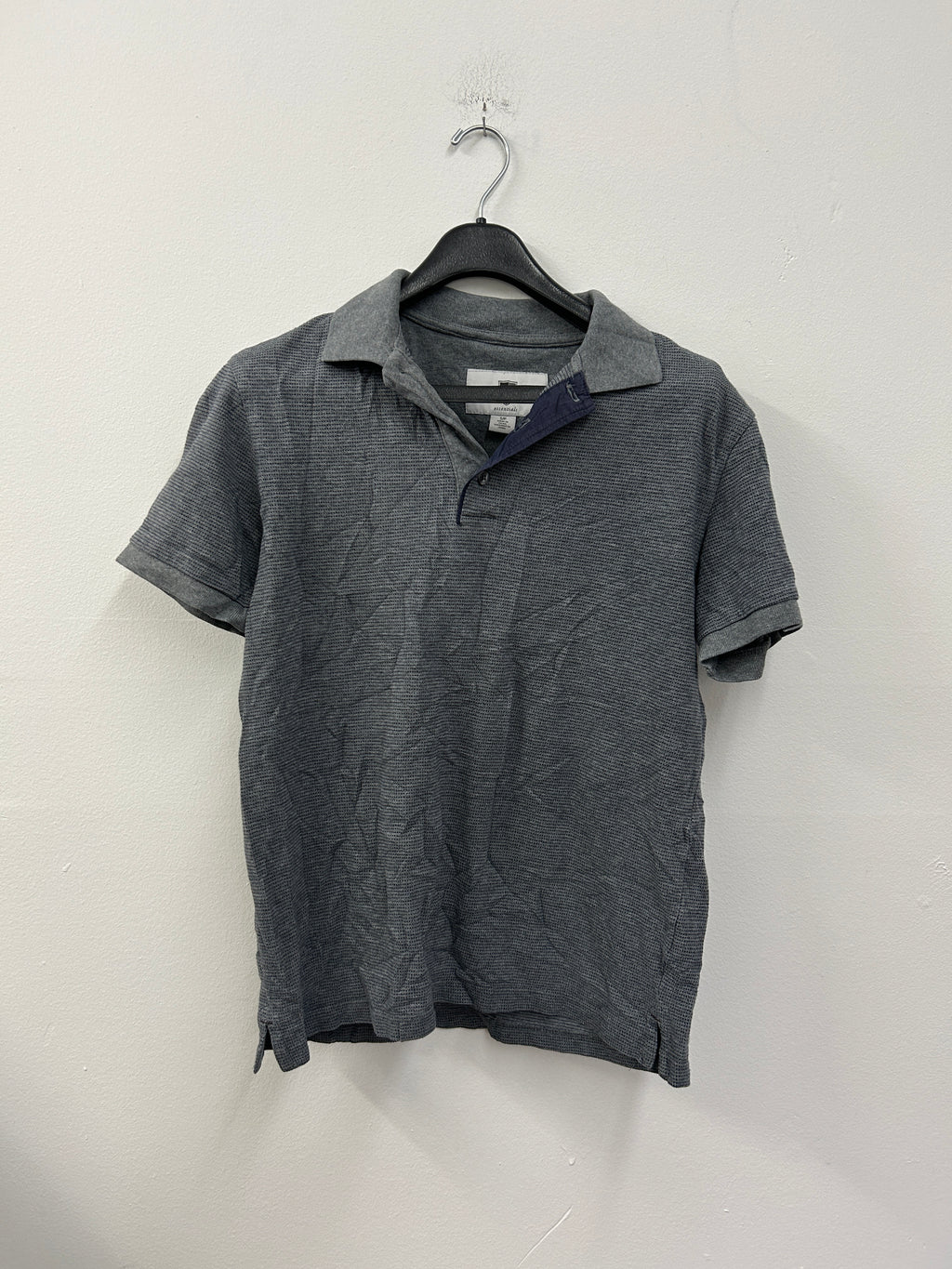 polo-gris-texture-black-brown