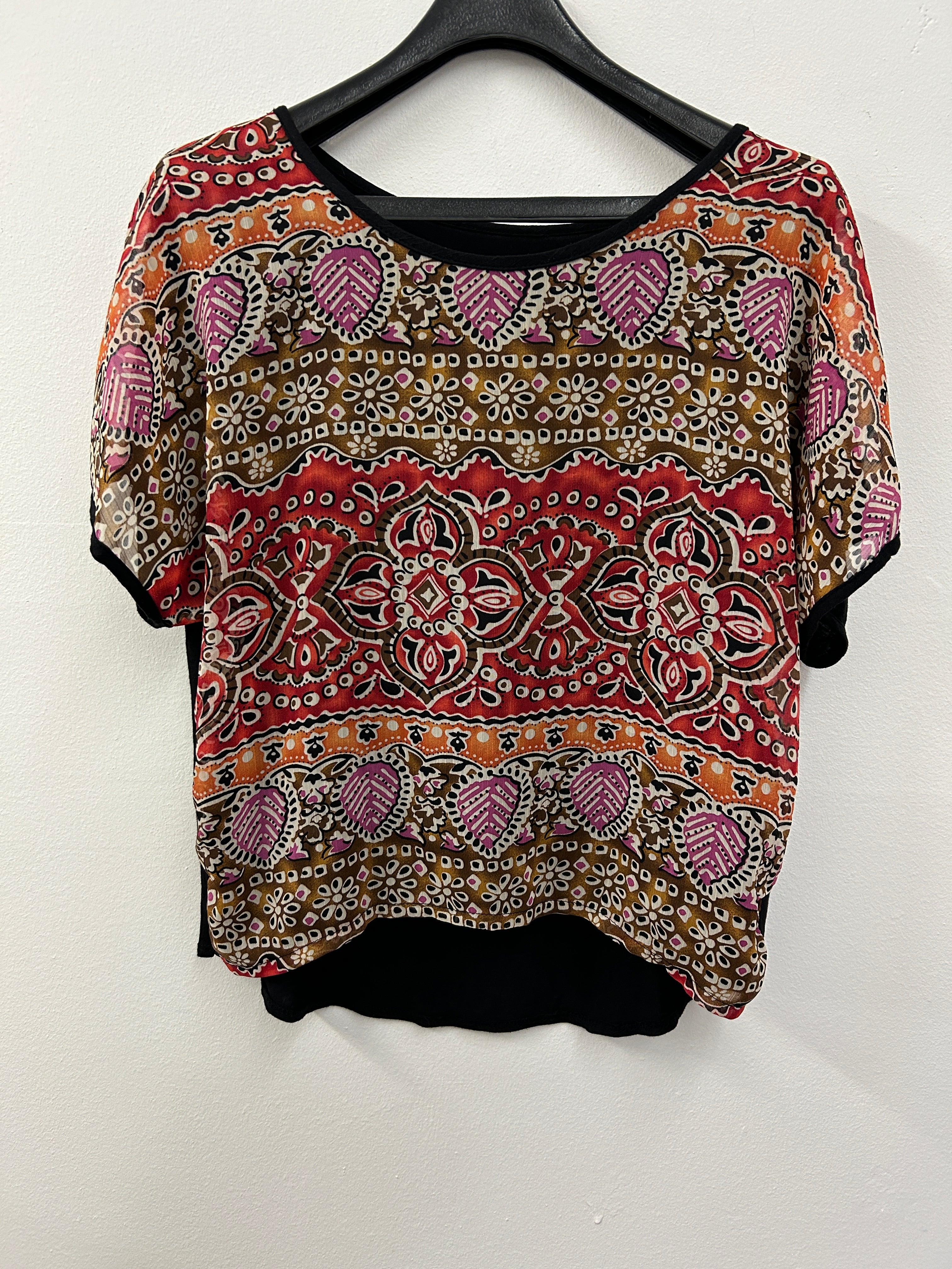 Haut imprimé multicolore bohème