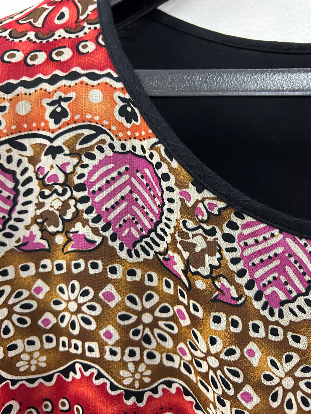 Haut imprimé multicolore bohème