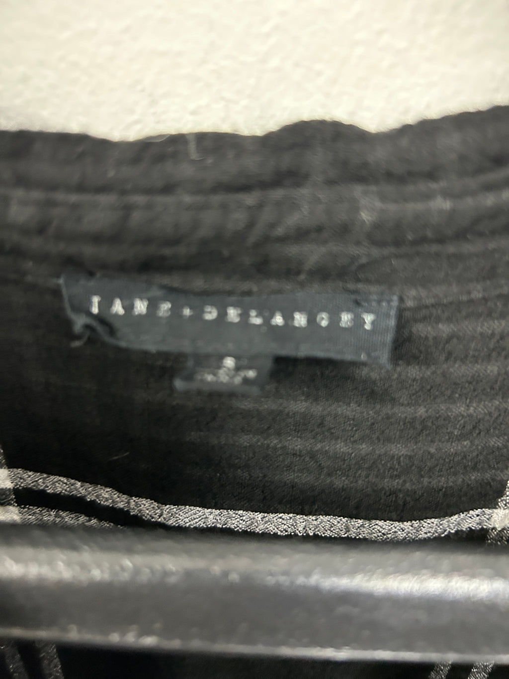 Chemise noire à carreaux blancs – Jane + Delancey
