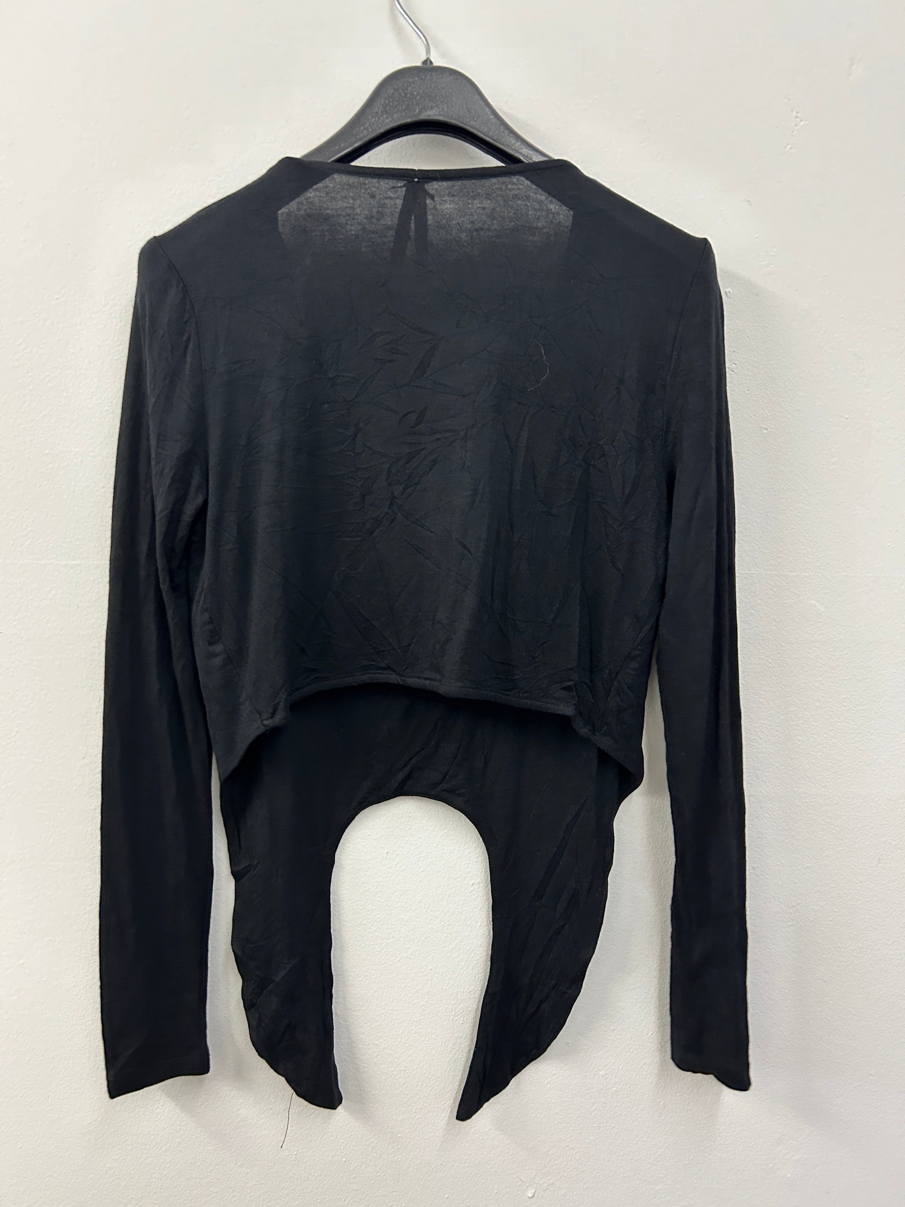 Haut noir à découpe avant – JO & CO