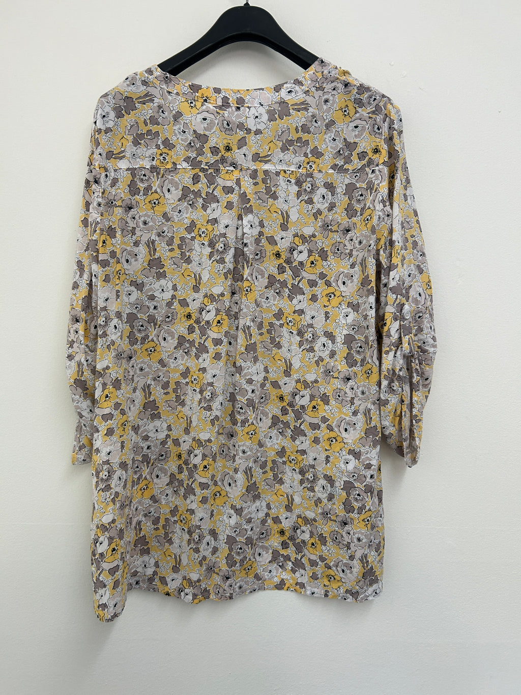 Blouse fleurie jaune et grise – Grenier