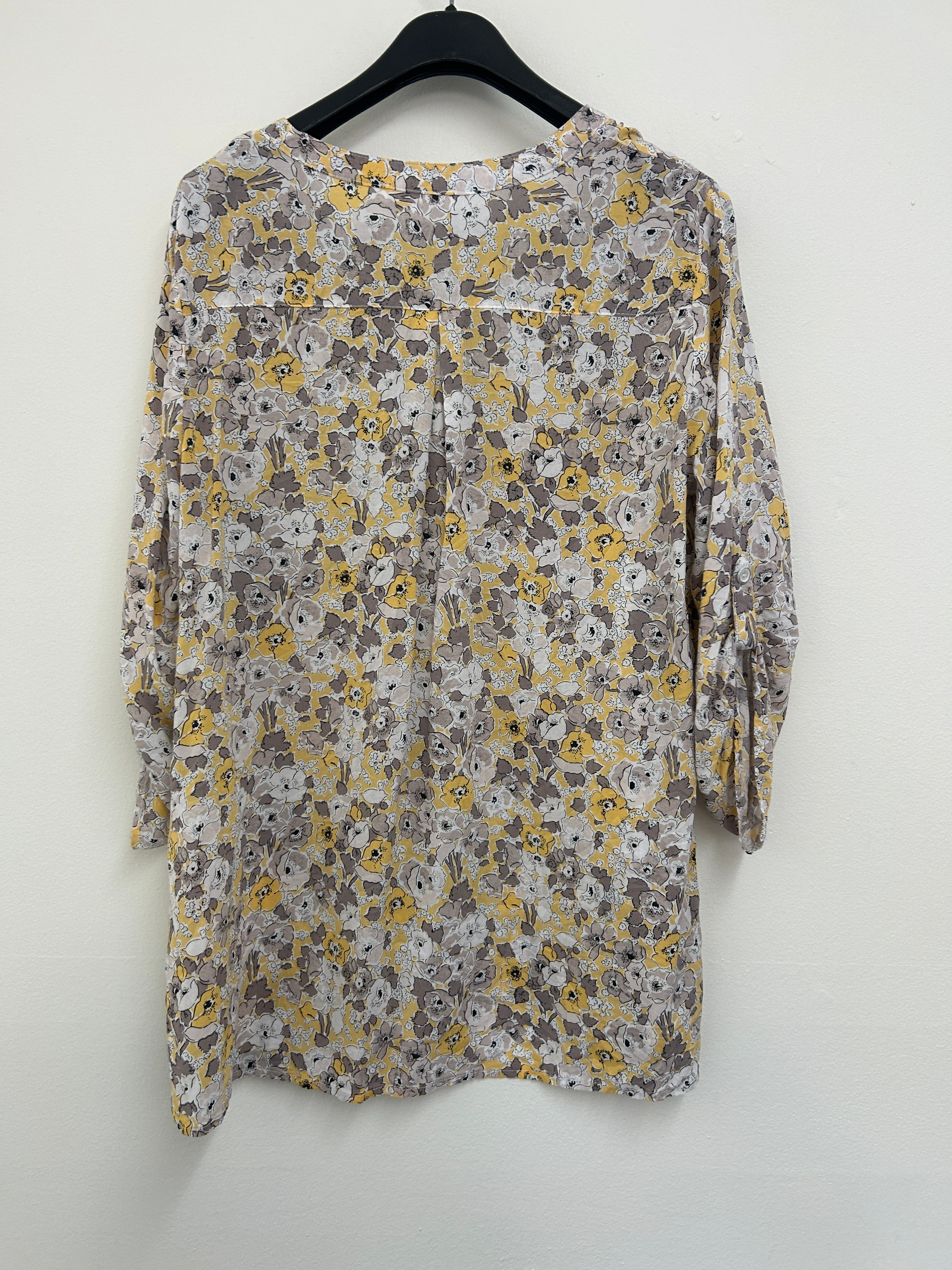 Blouse fleurie jaune et grise – Grenier