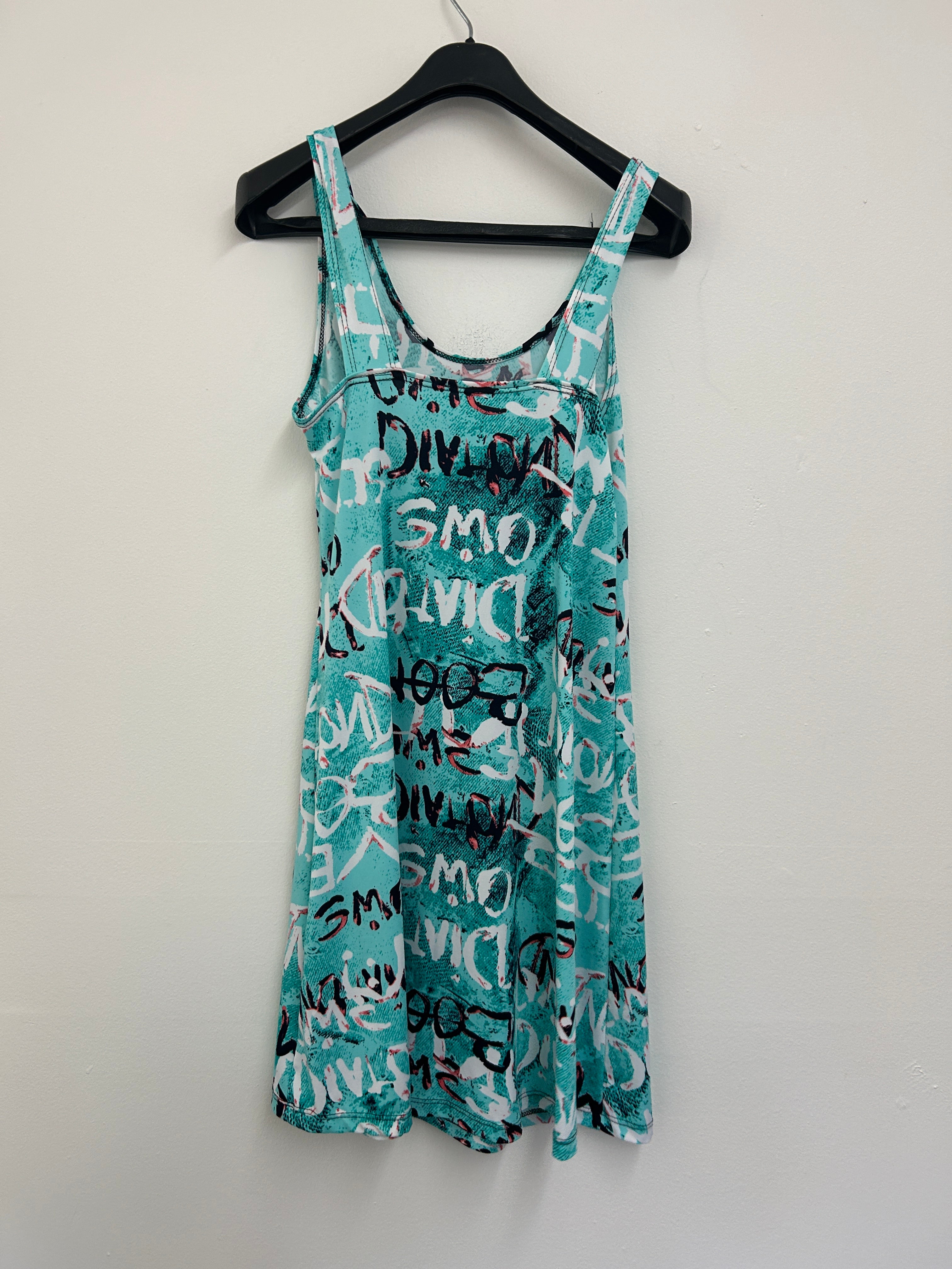 Robe turquoise à imprimé graffiti