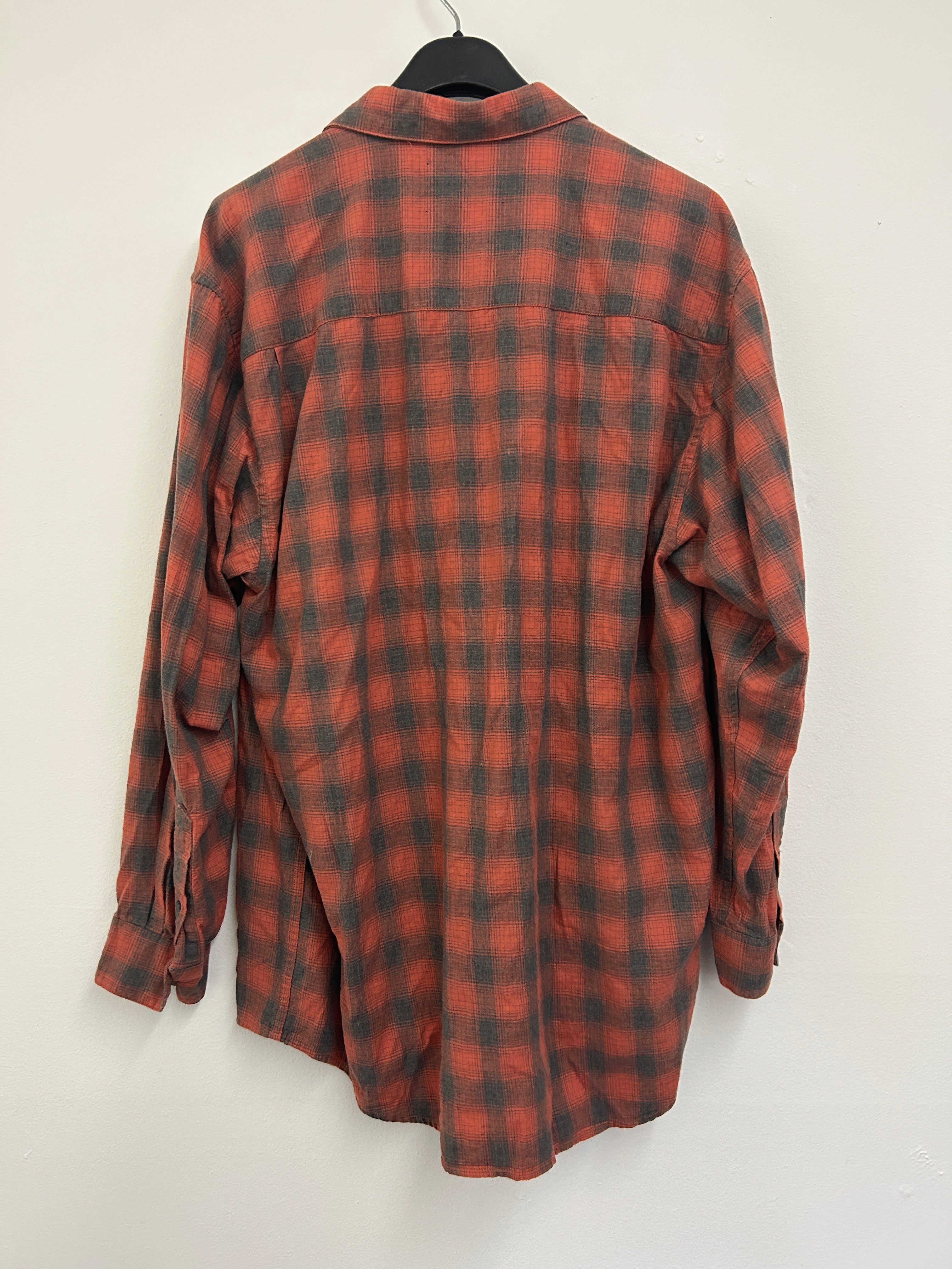 chemise-a-carreaux-organge-et-noire