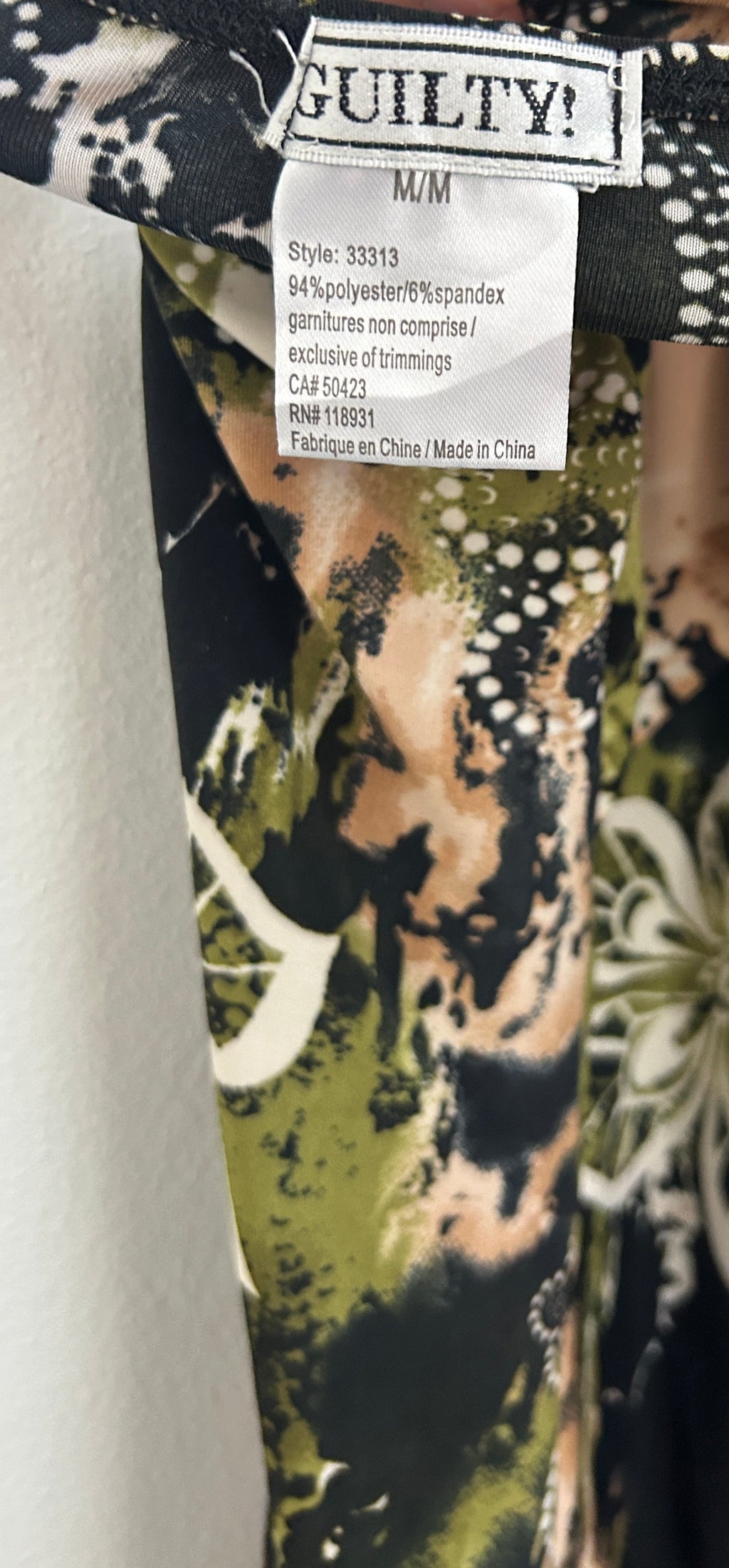 Haut imprimé vert et noir — GUILTY