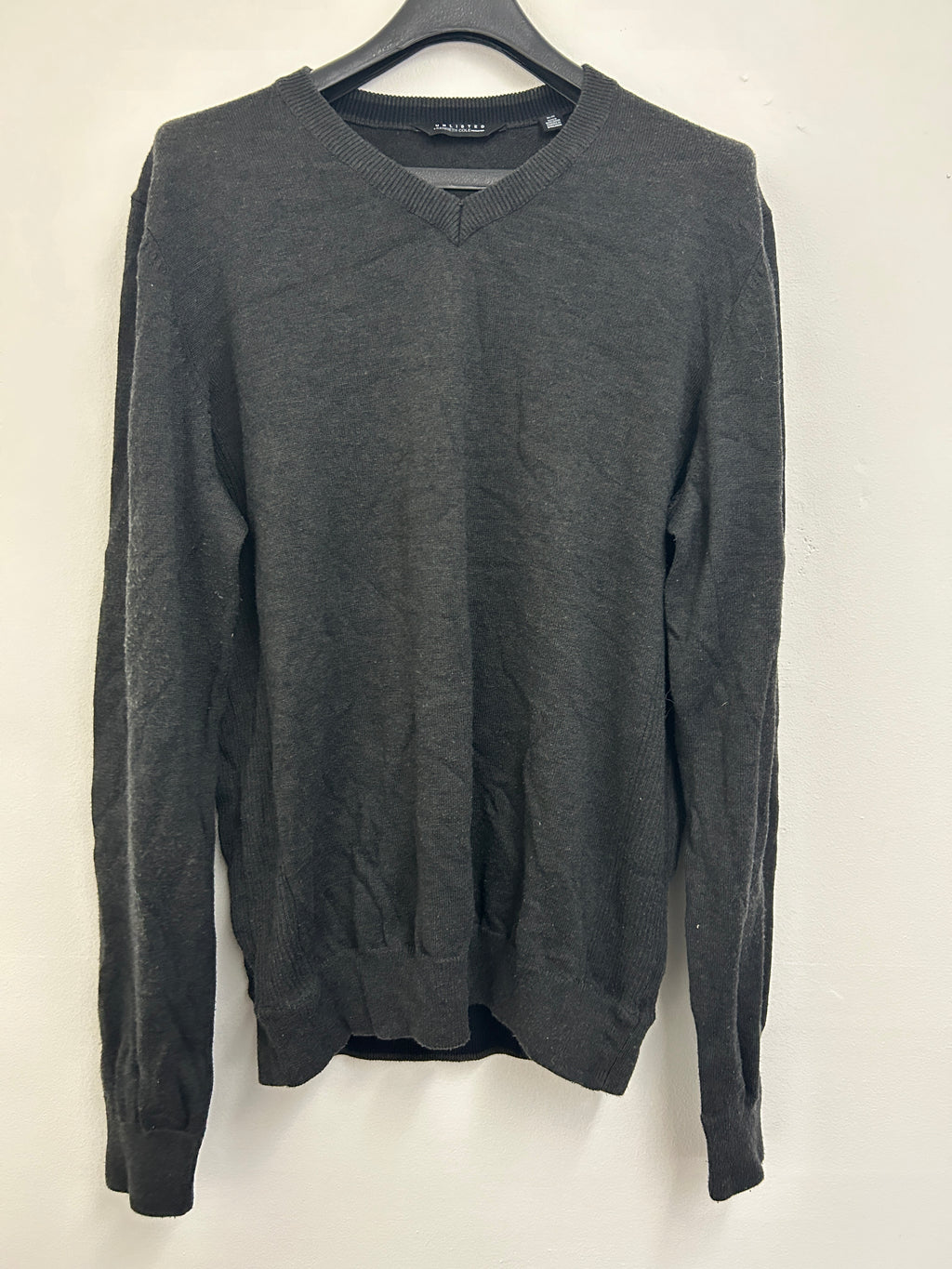 chandail-gris-a-col-en-v-unlisted-by-kenneth-cole