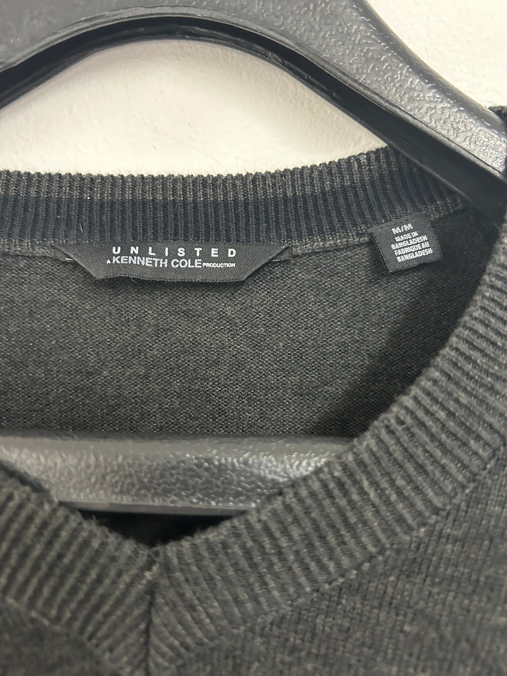 chandail-gris-a-col-en-v-unlisted-by-kenneth-cole