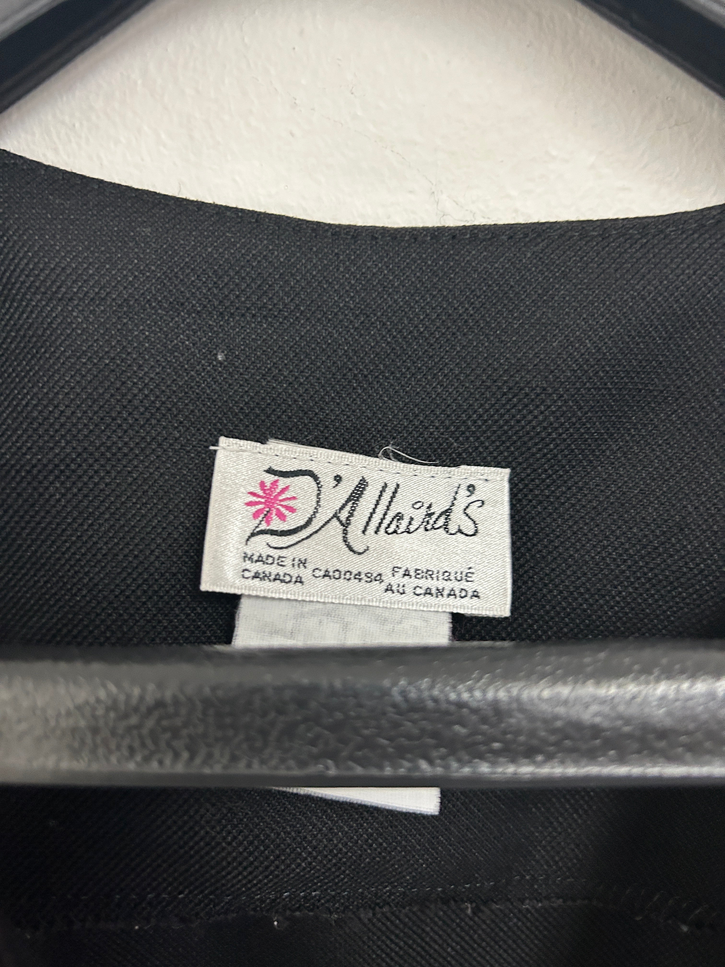 Gilet tailleur noir à col en V — D’Allaird’s