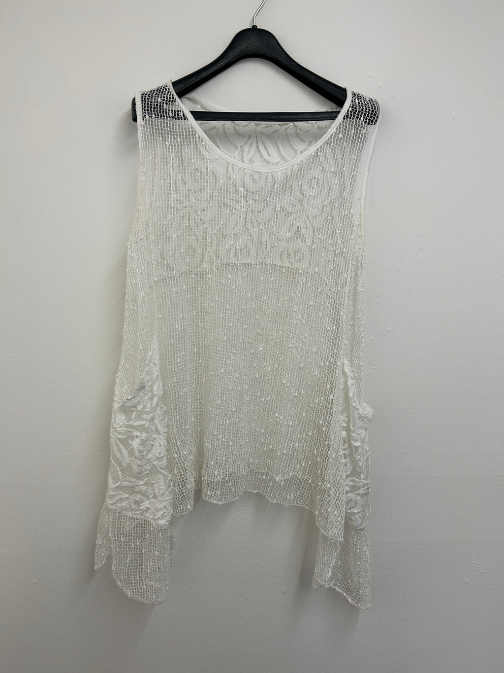 Haut sans manches blanc texturé à poches