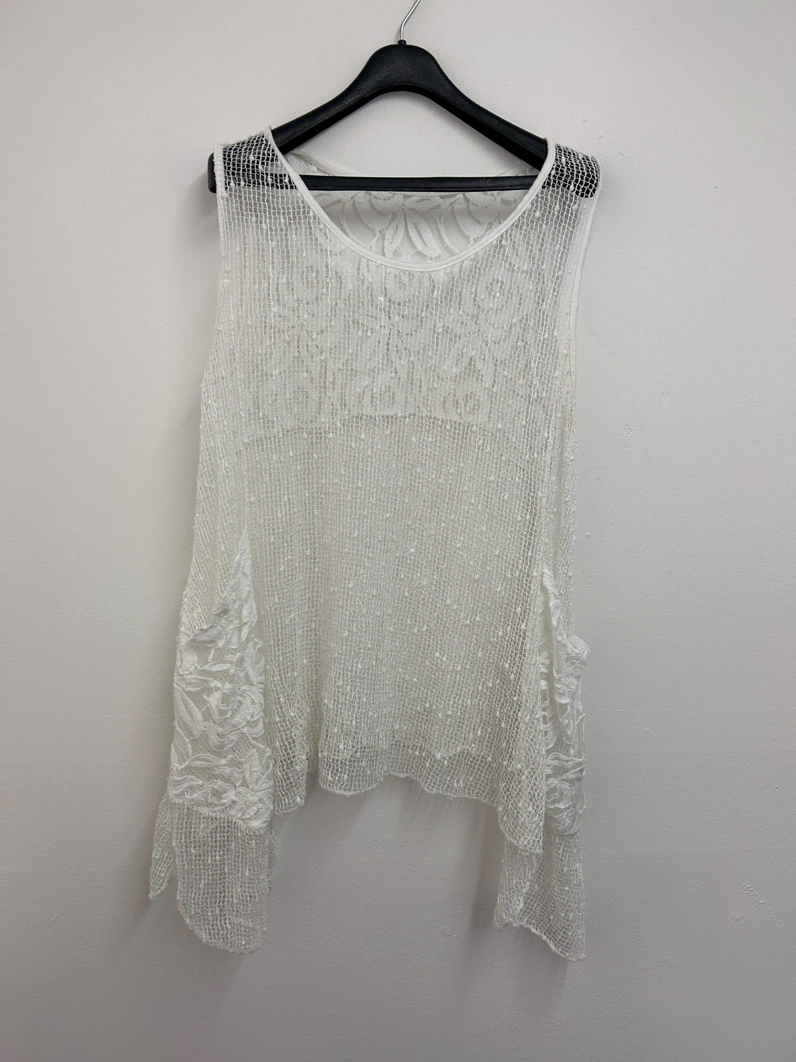 Haut sans manches blanc texturé à poches