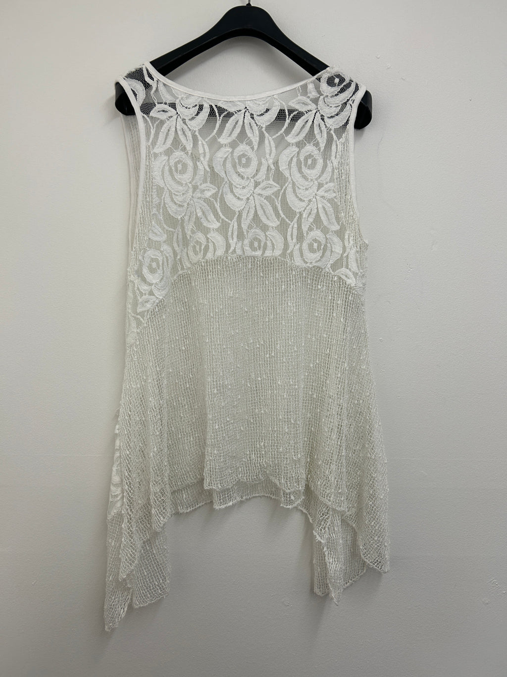 Haut sans manches blanc texturé à poches