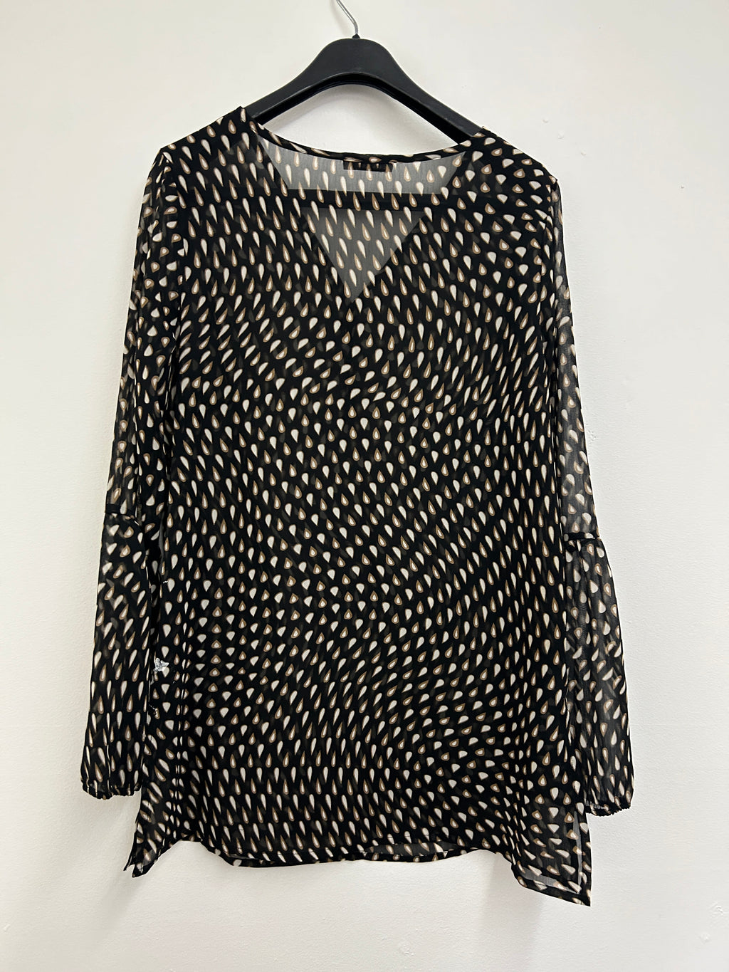 Blouse noire transparente à motifs beiges — Emma Pernelle