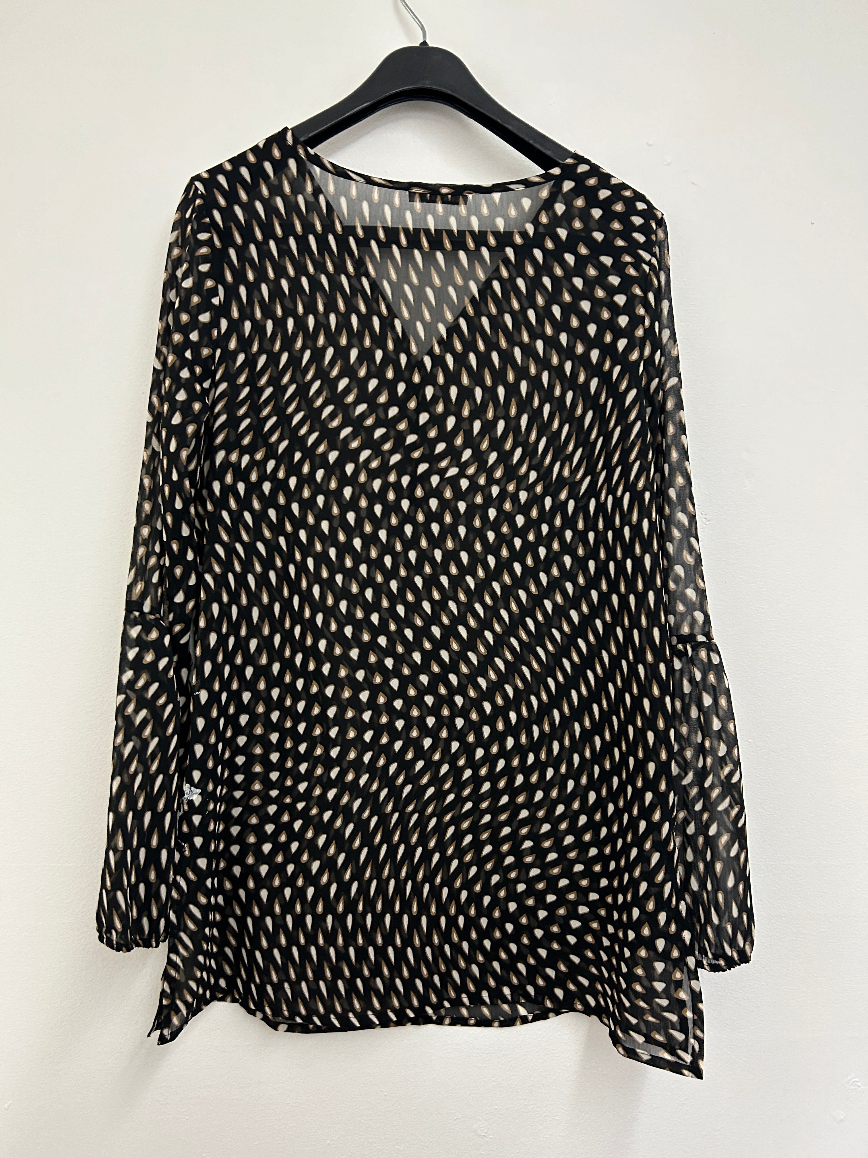 Blouse noire transparente à motifs beiges — Emma Pernelle