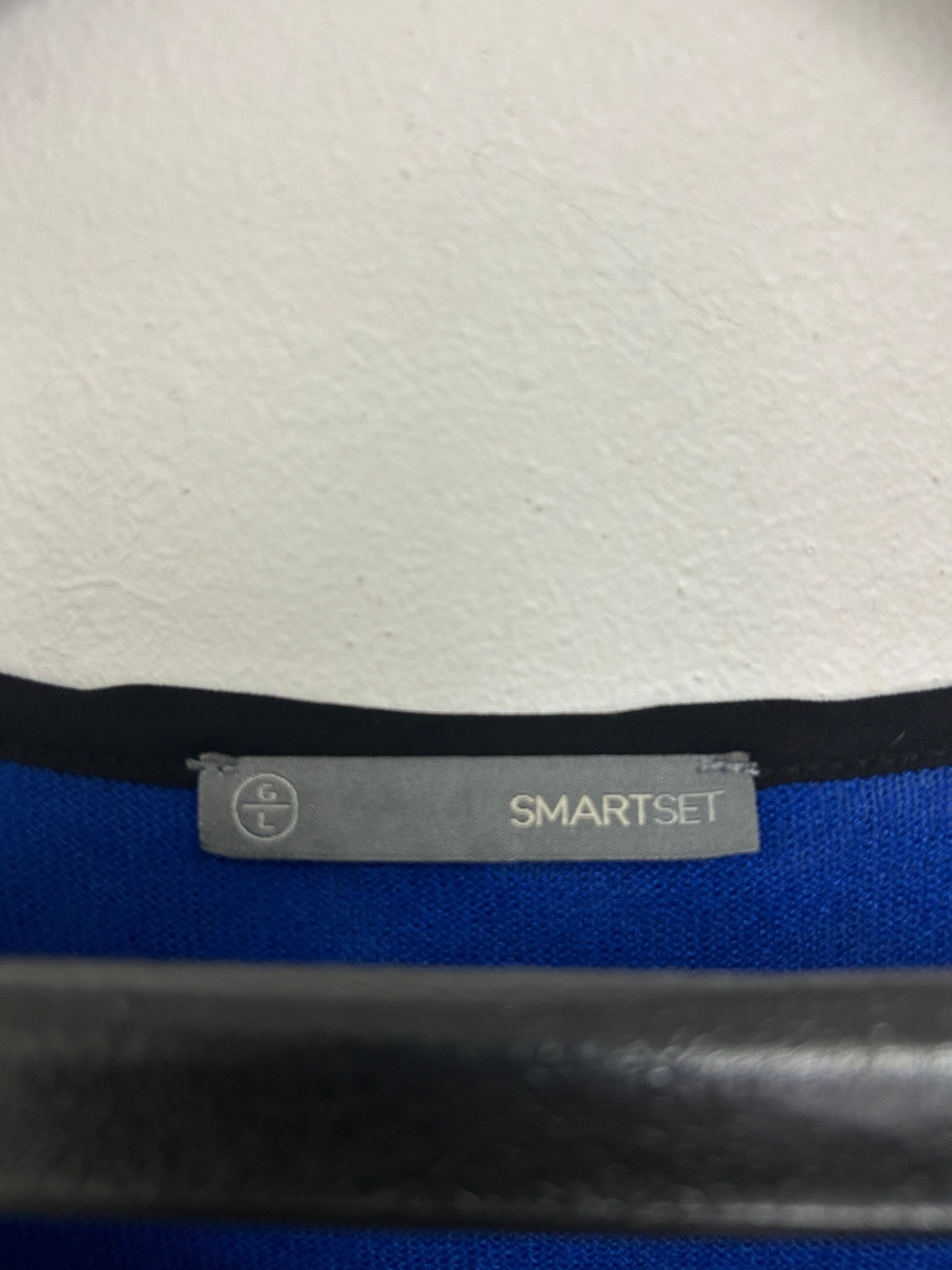 Chandail à rayures noires, blanches et bleues — SmartSet