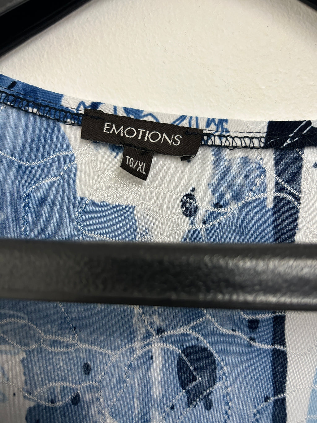 Haut à motifs artistiques bleus - Emotions