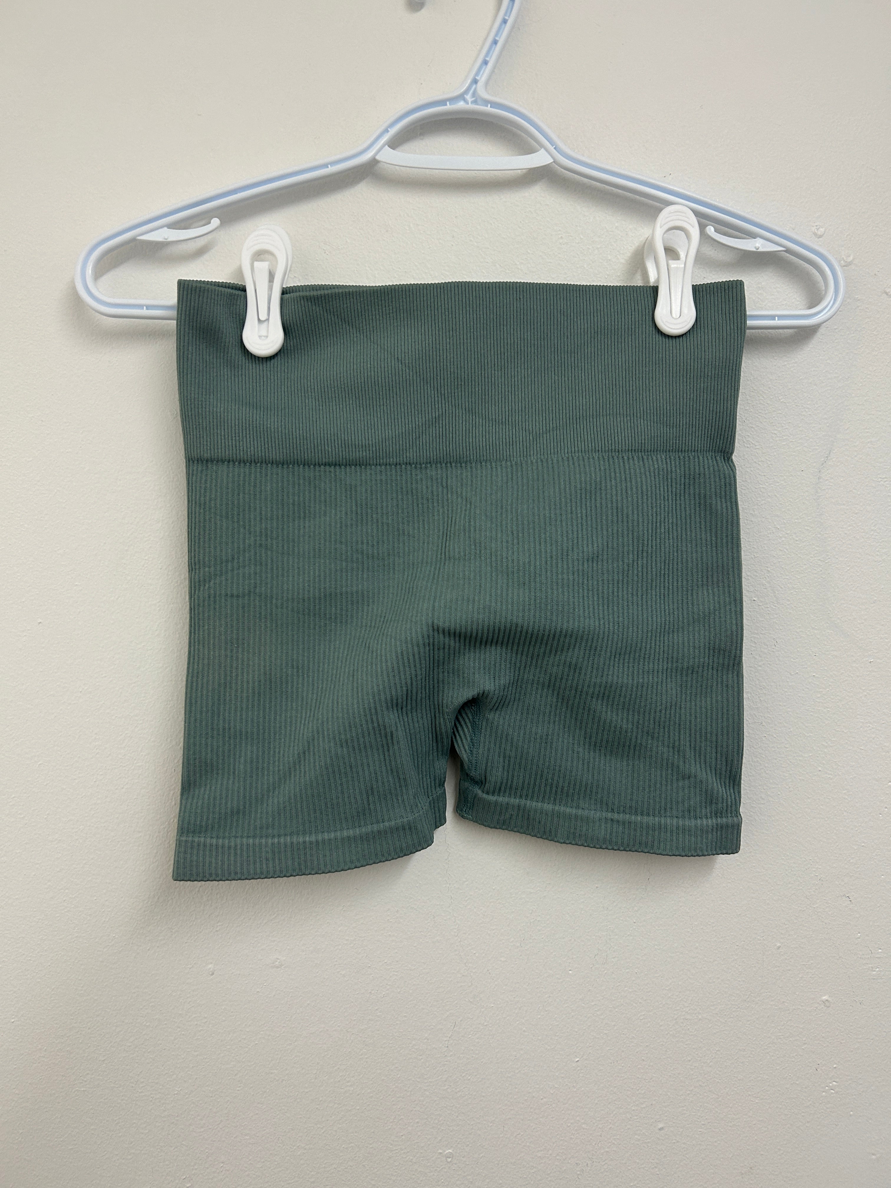 Short legging côtelé vert sauge