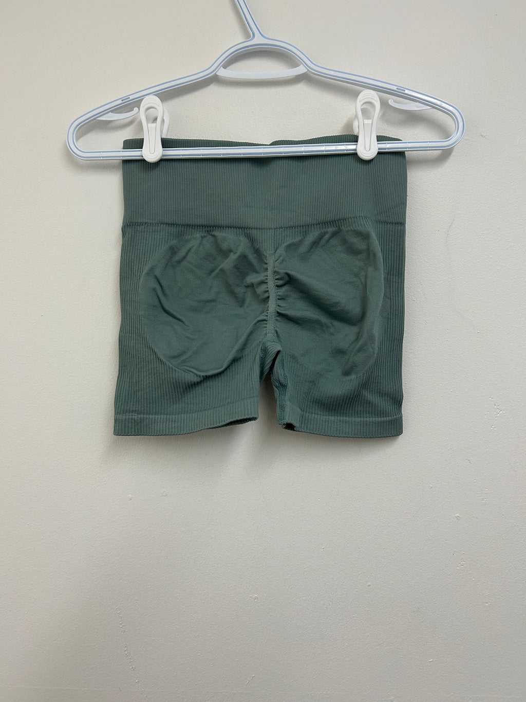 Short legging côtelé vert sauge