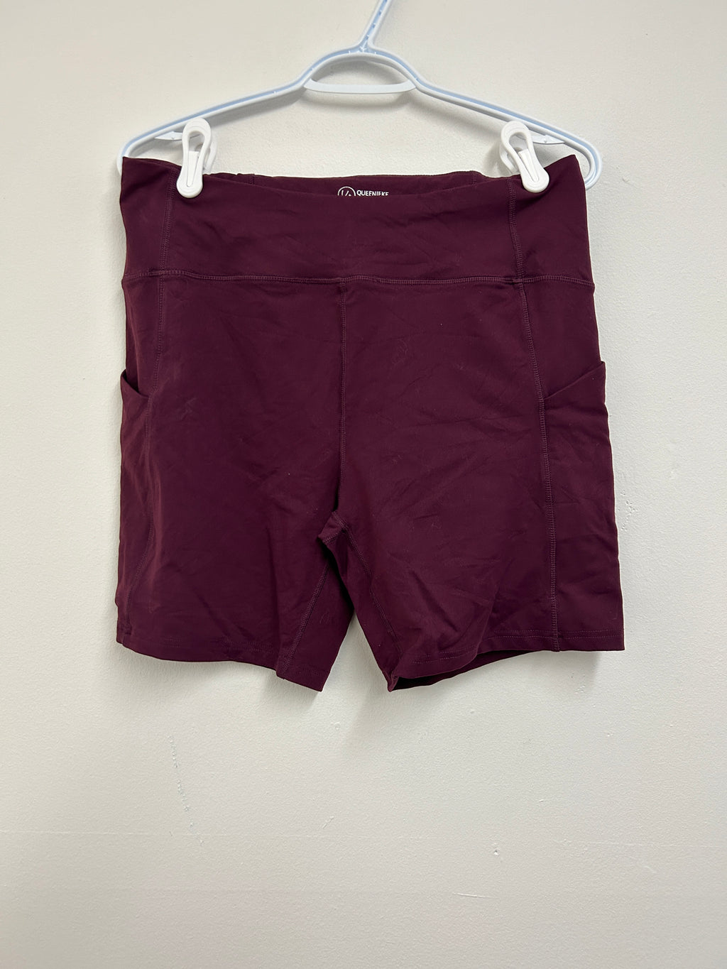 Short de sport bordeaux avec poches — QUEENIEKE
