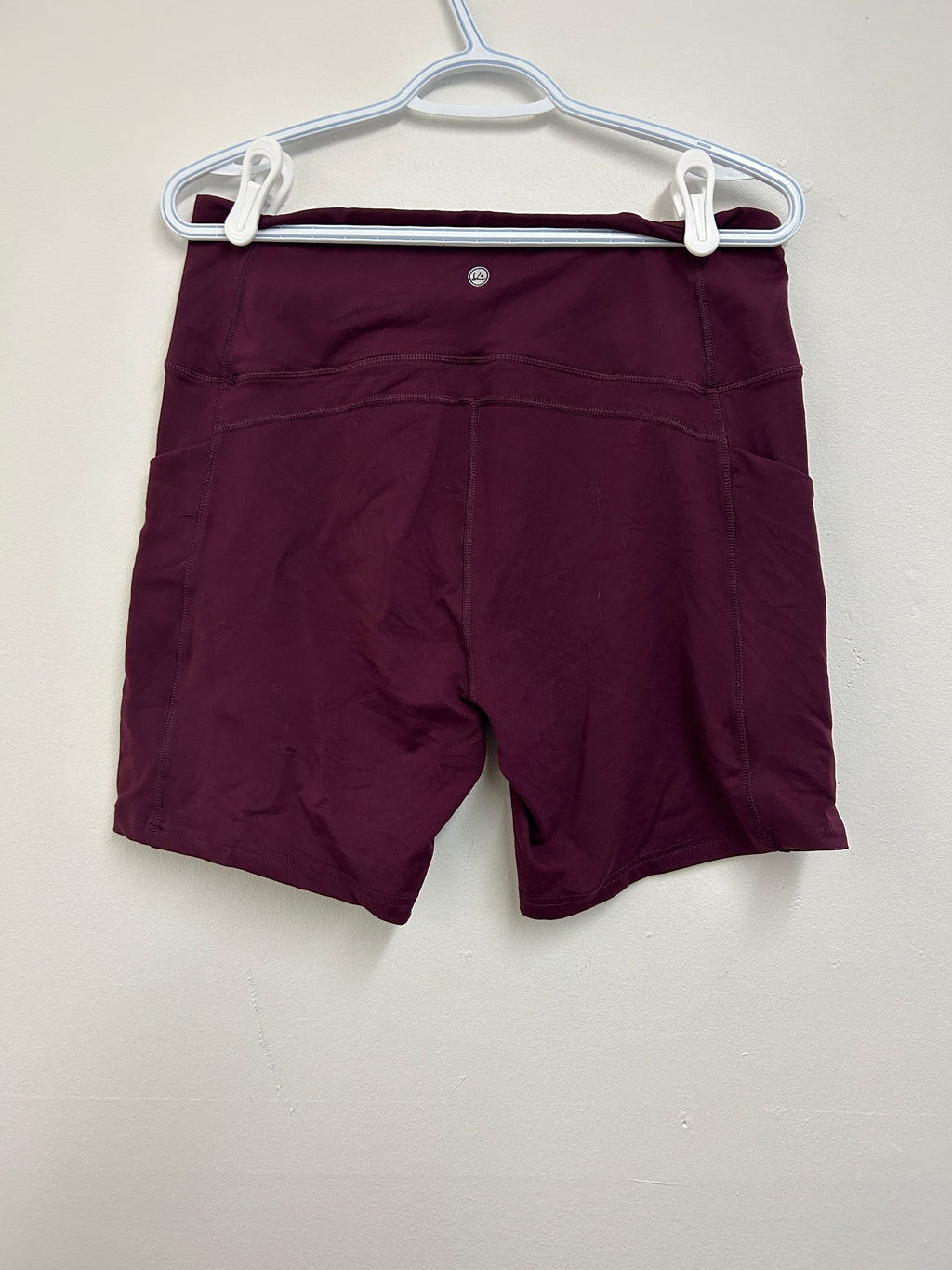Short de sport bordeaux avec poches — QUEENIEKE