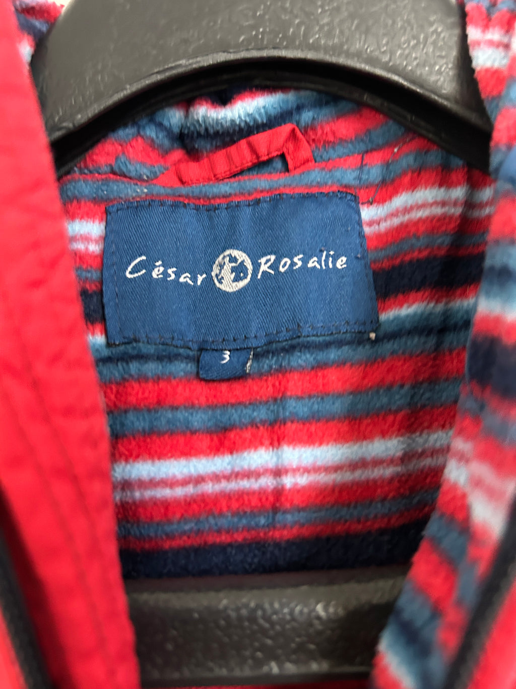 Manteau rouge et bleu avec motif chat — César Rosalie