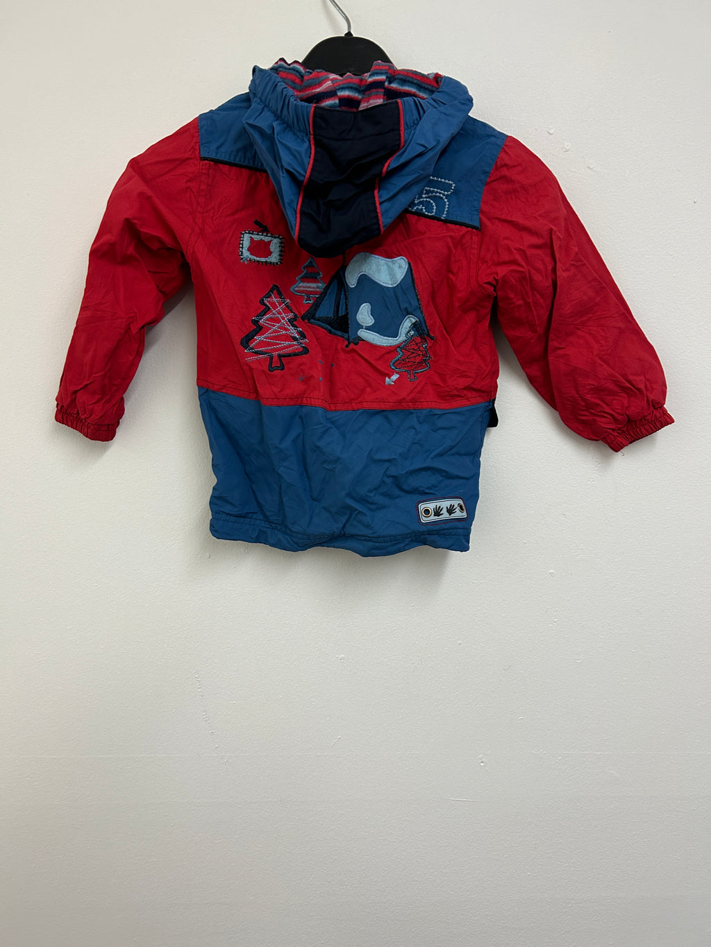 Manteau rouge et bleu avec motif chat — César Rosalie