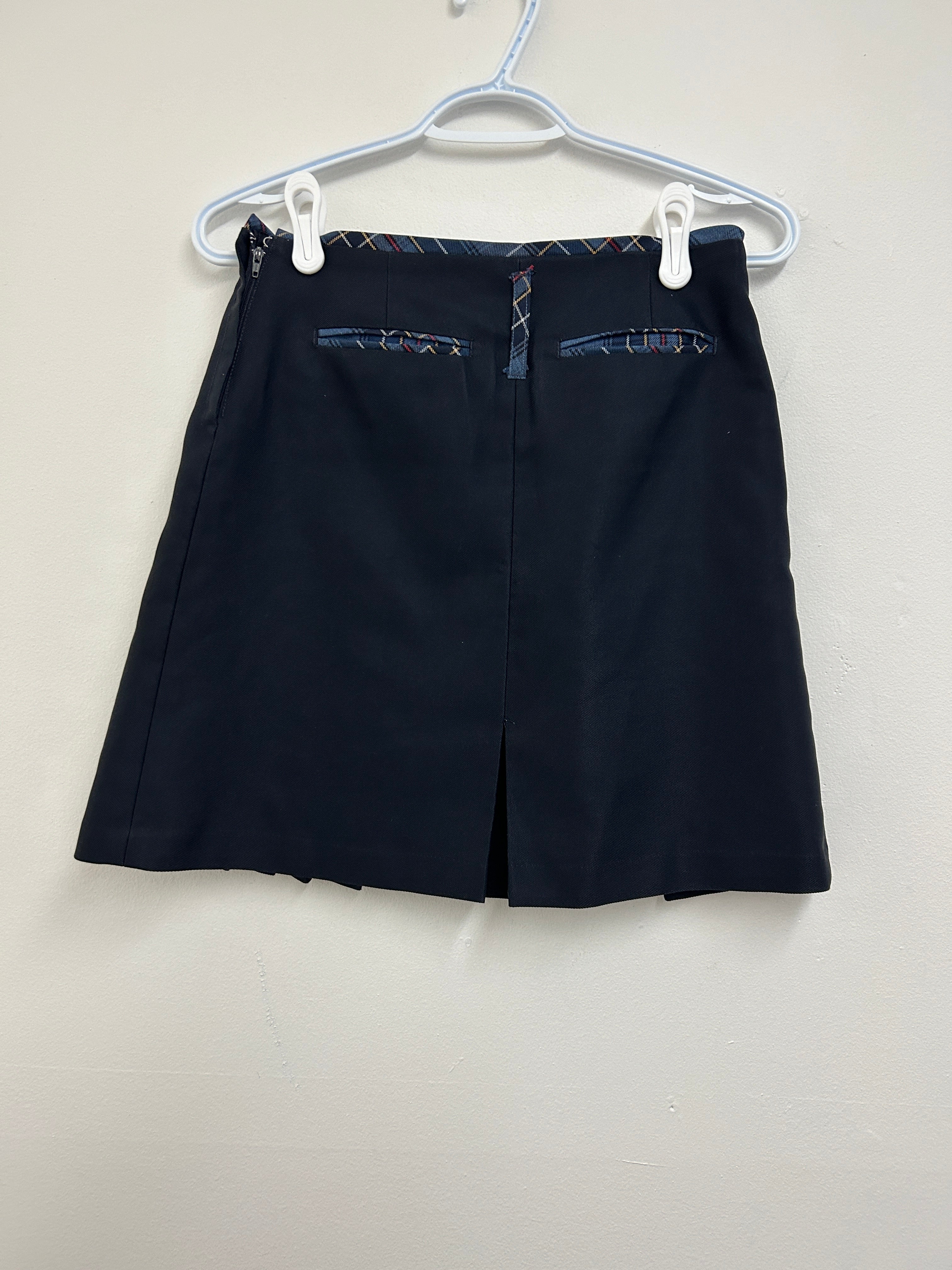 Jupe plissée noire avec poches arrière