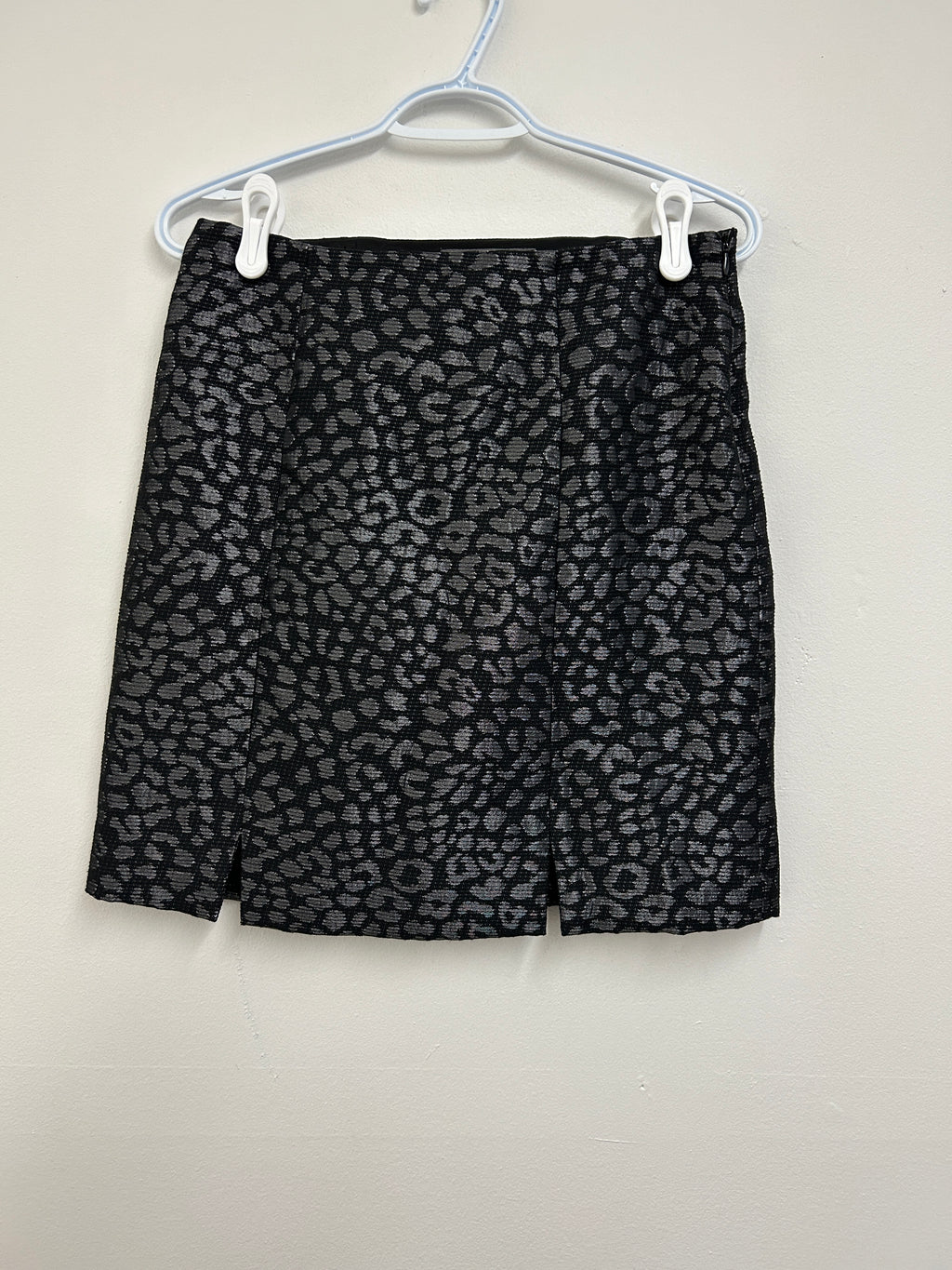 Jupe noire à motif léopard métallisé — Tristan