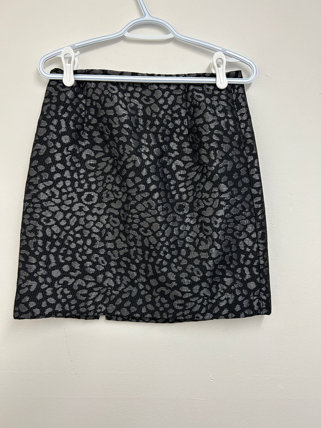 Jupe noire à motif léopard métallisé — Tristan