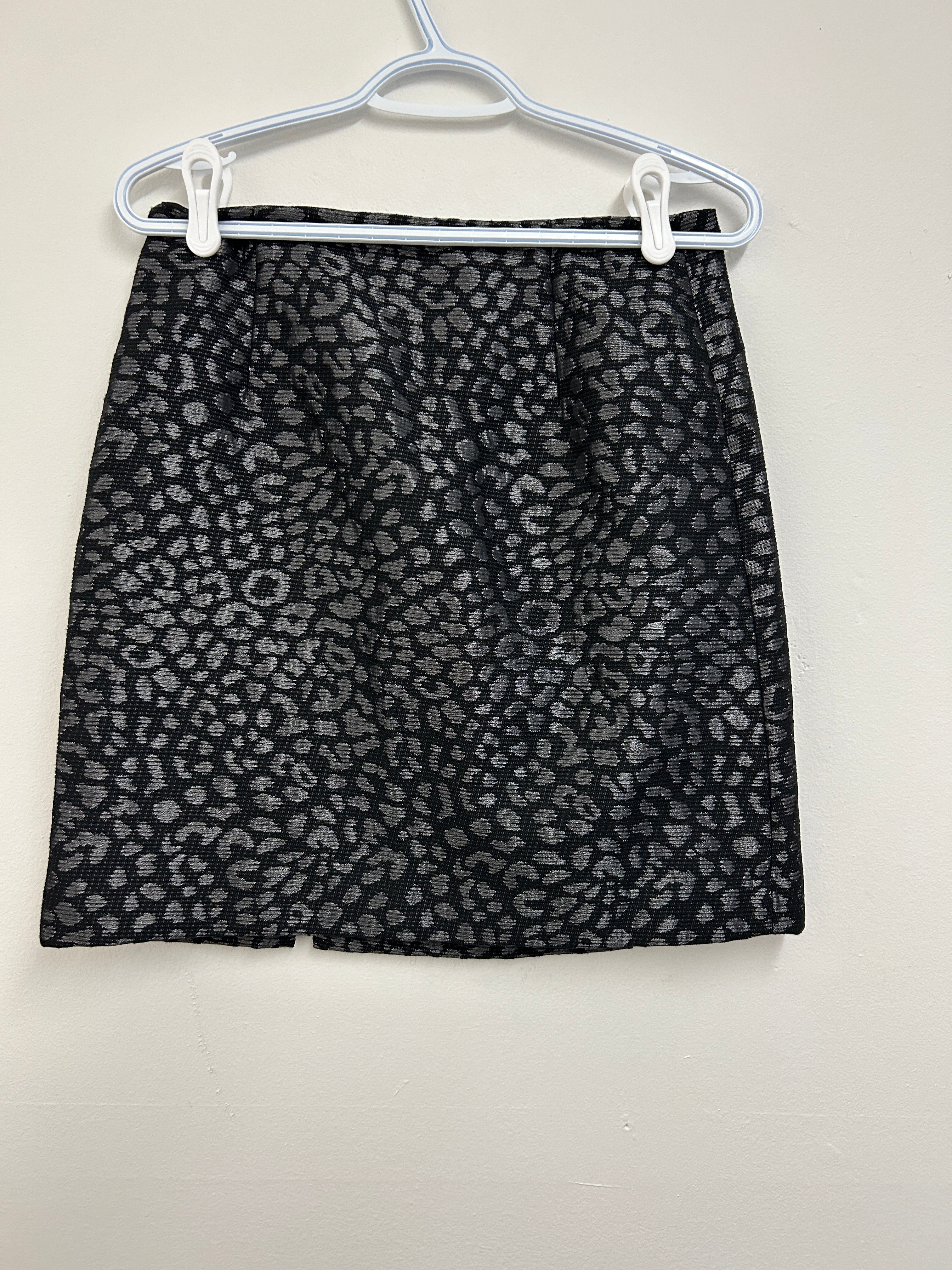 Jupe noire à motif léopard métallisé — Tristan