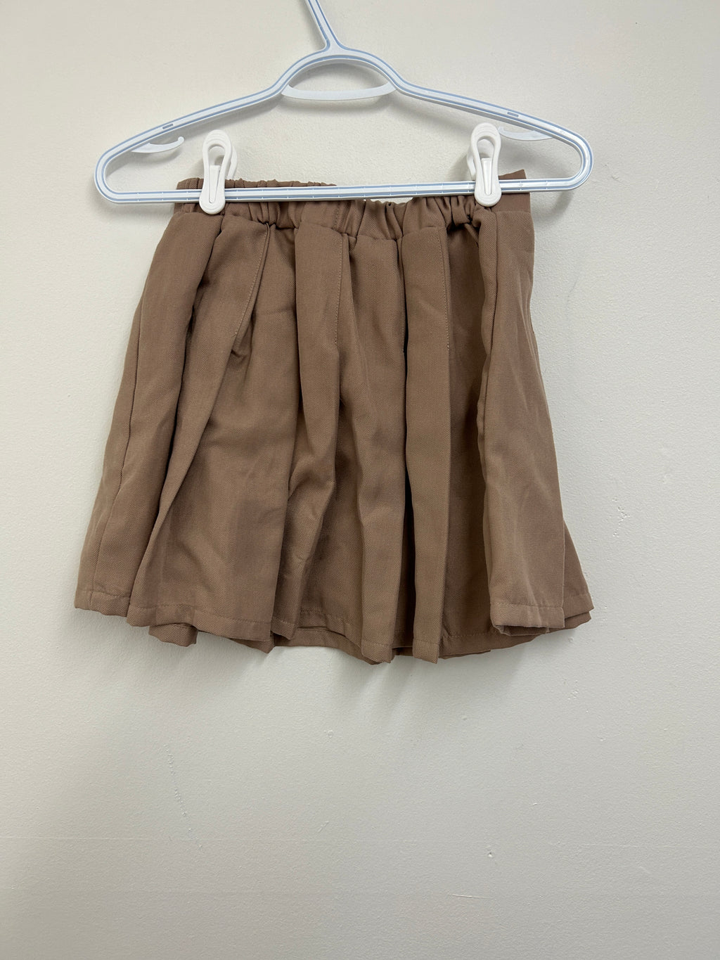 Jupe patineuse plissée brun clair élastic