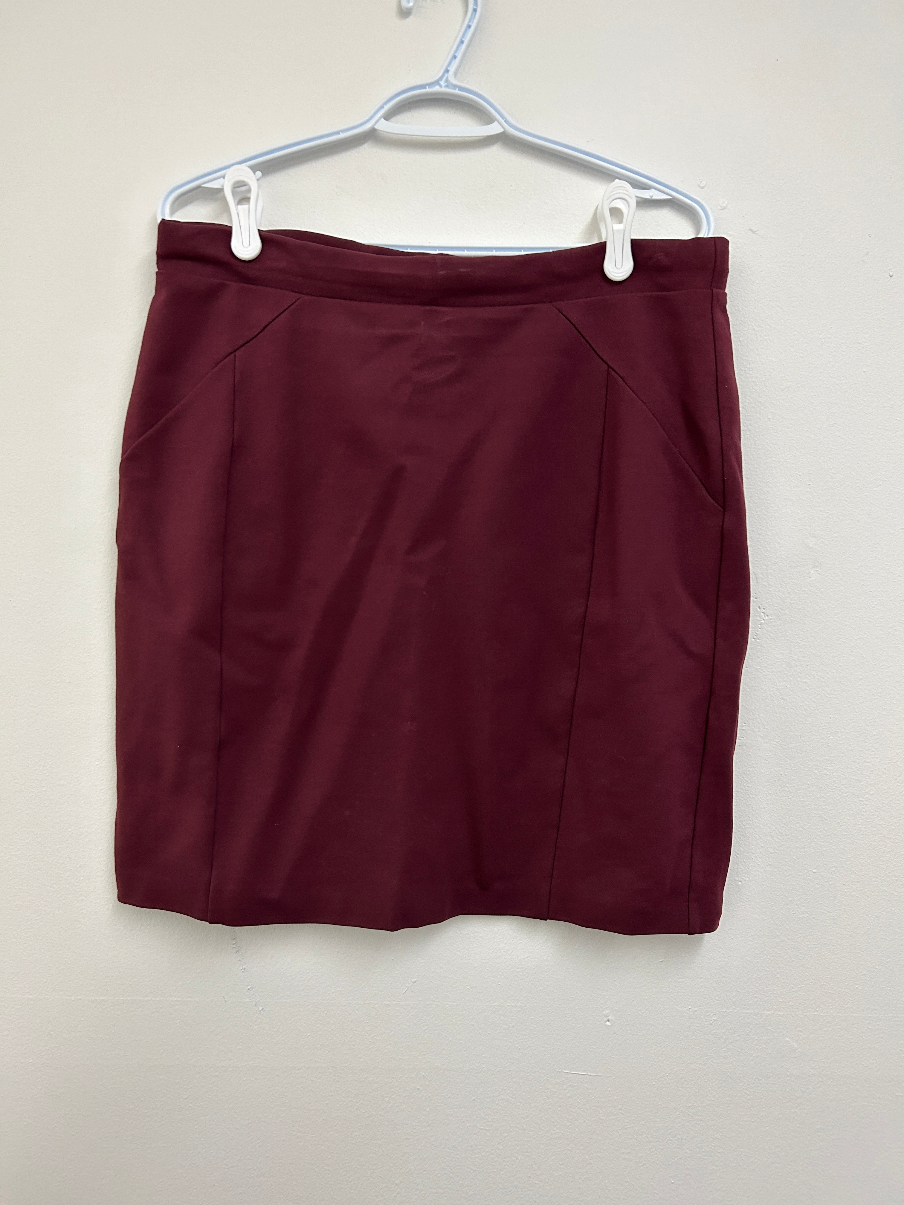 Jupe droite bordeaux — MARIO SERANNi