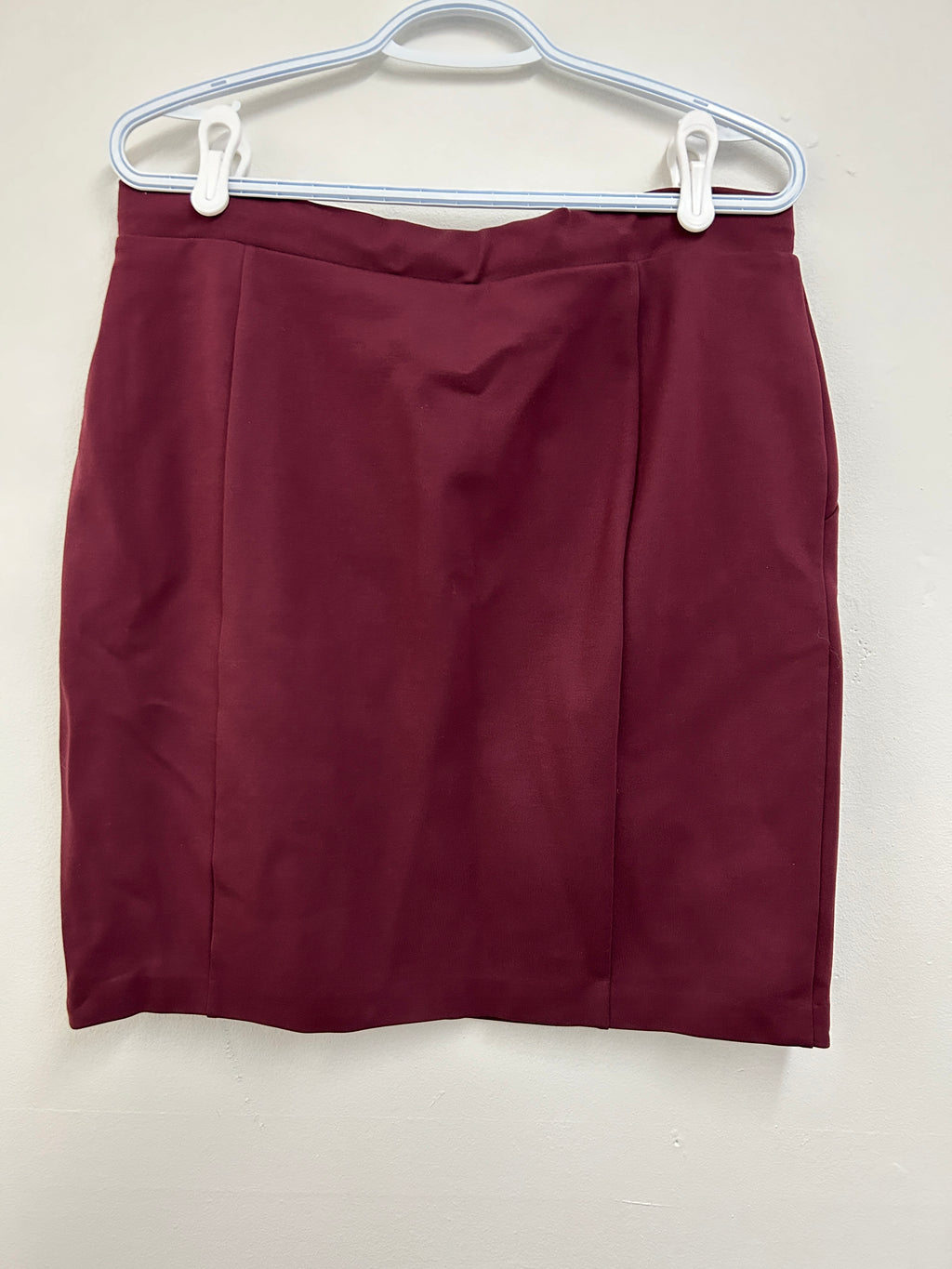 Jupe droite bordeaux — MARIO SERANNi