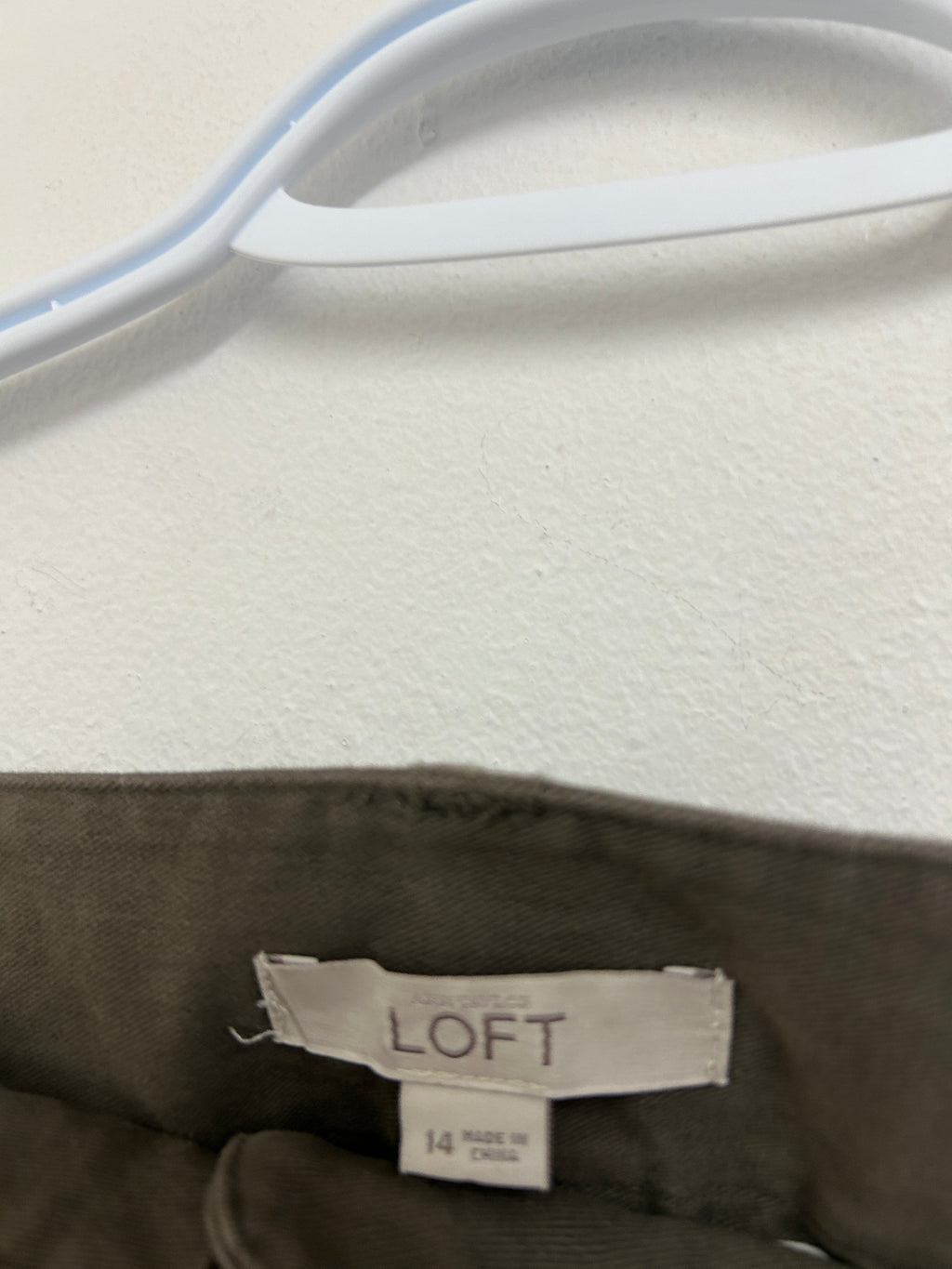 Jupe droite kaki à poches — LOFT