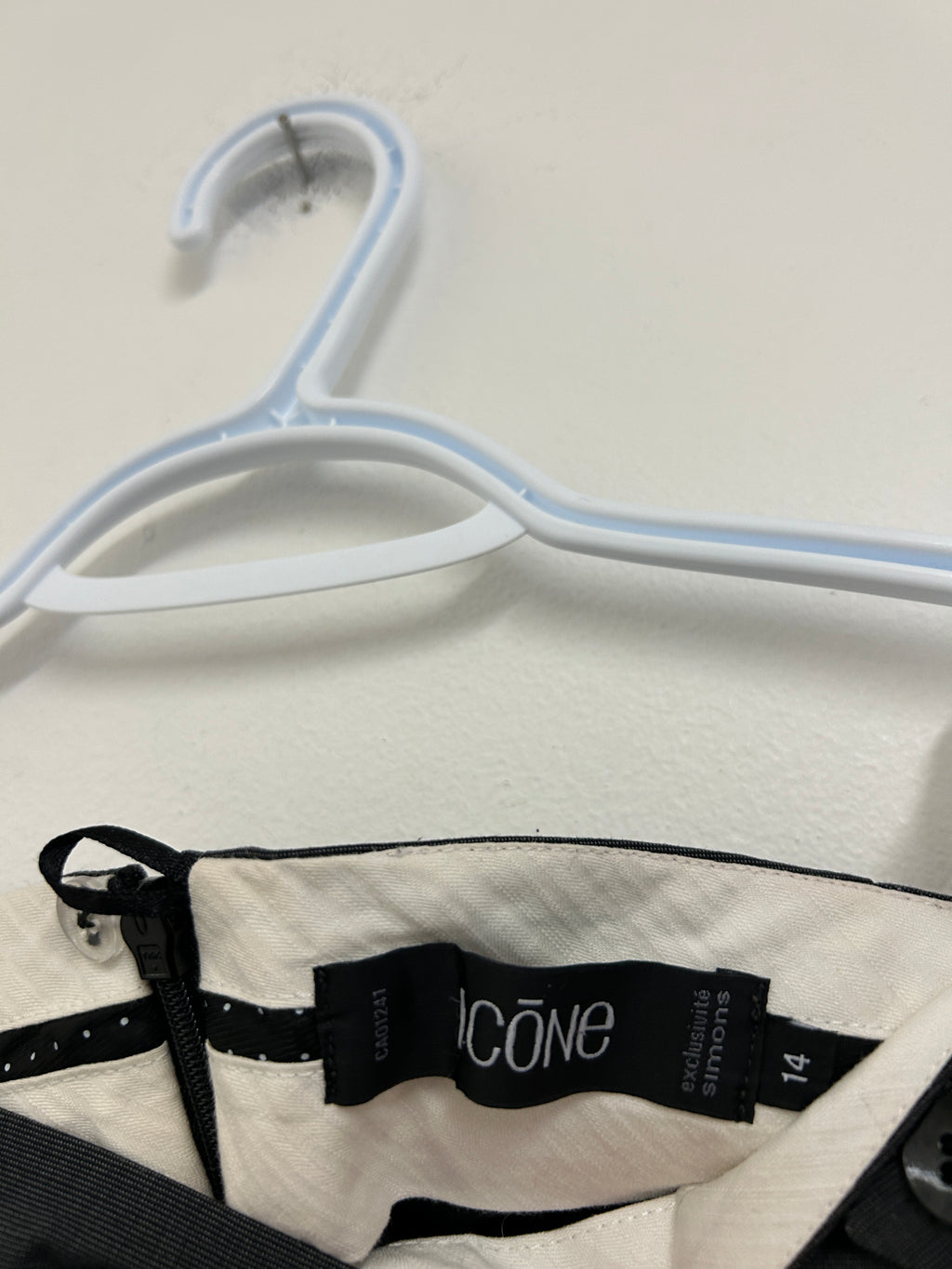 Jupe droite grise — ICÔNE