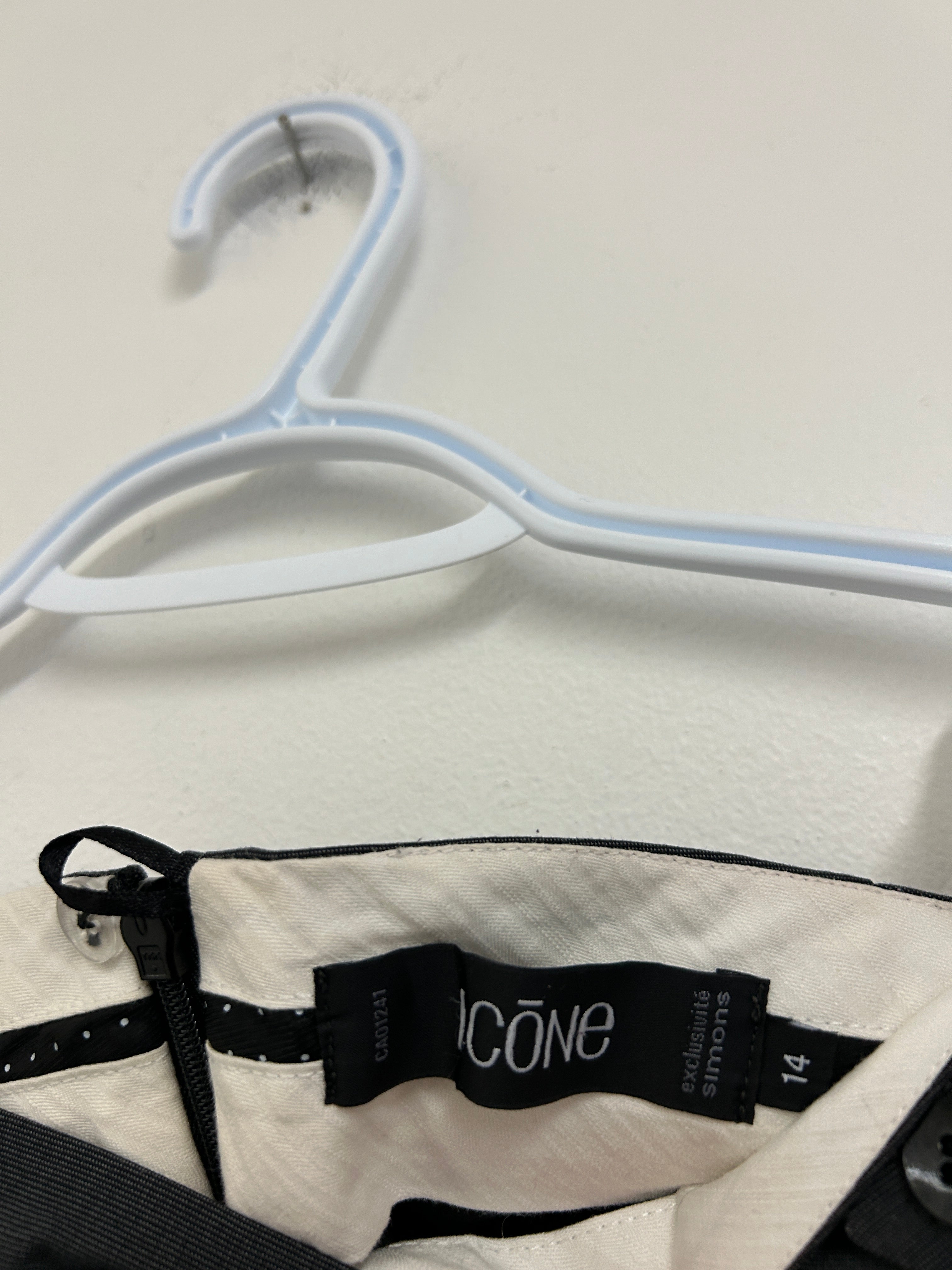 Jupe droite grise — ICÔNE