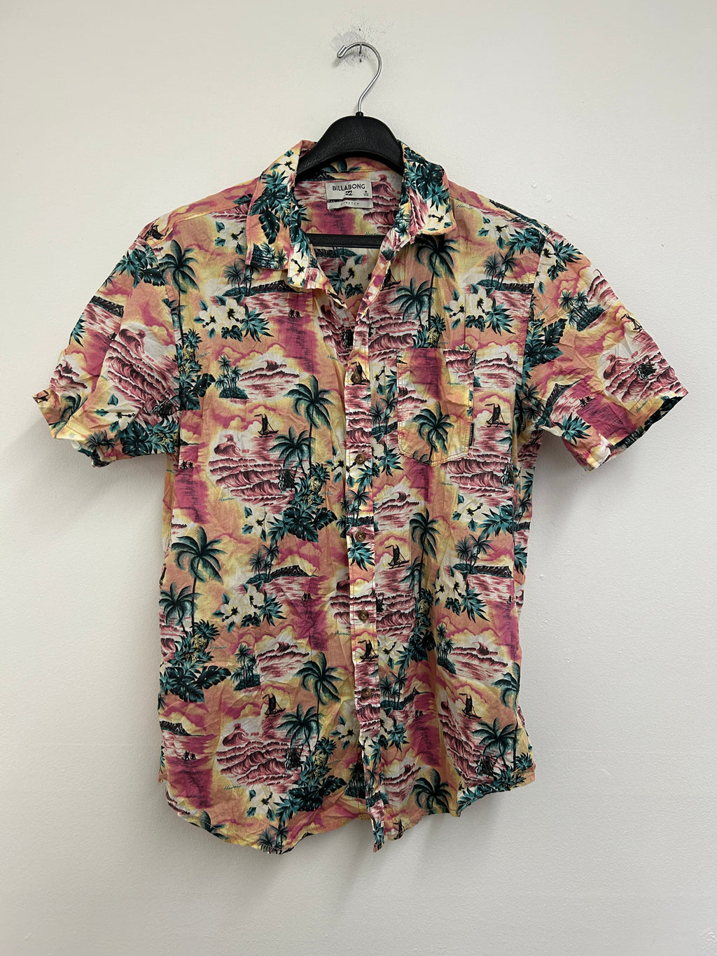 chemise-hawaienne-a-motifs-tropicaux-billabong